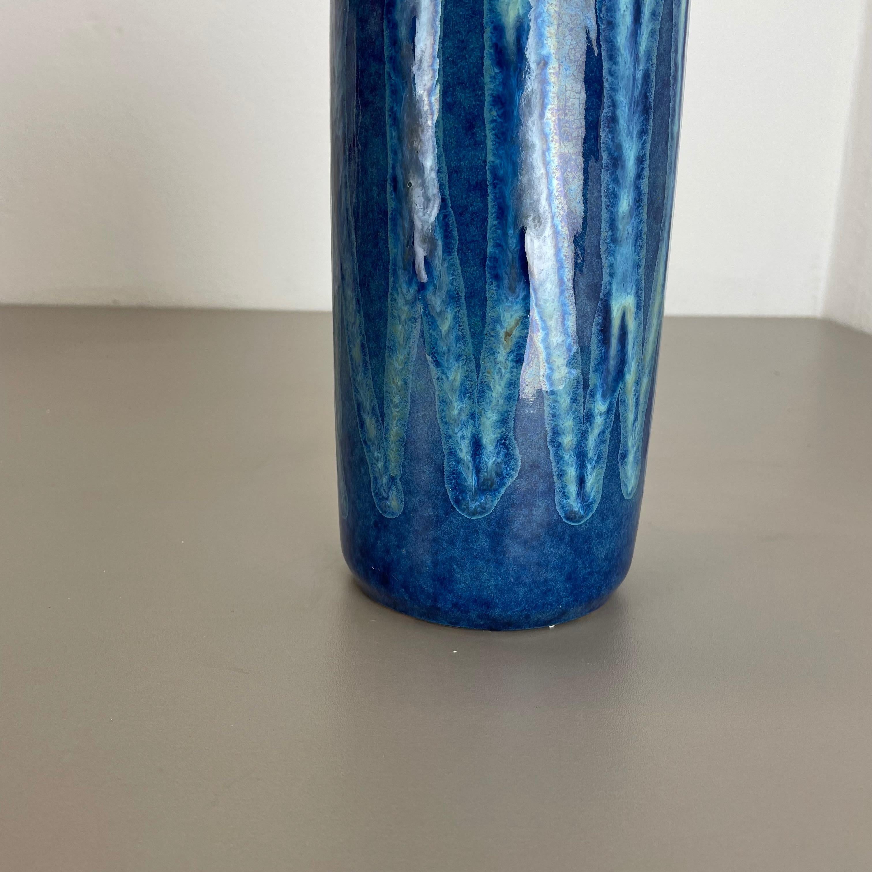 Seltene blaue „Zigzag“ Fat Lava Mehrfarbige Vase Scheurich, Deutschland Wgp 1970er Jahre, selten (20. Jahrhundert) im Angebot