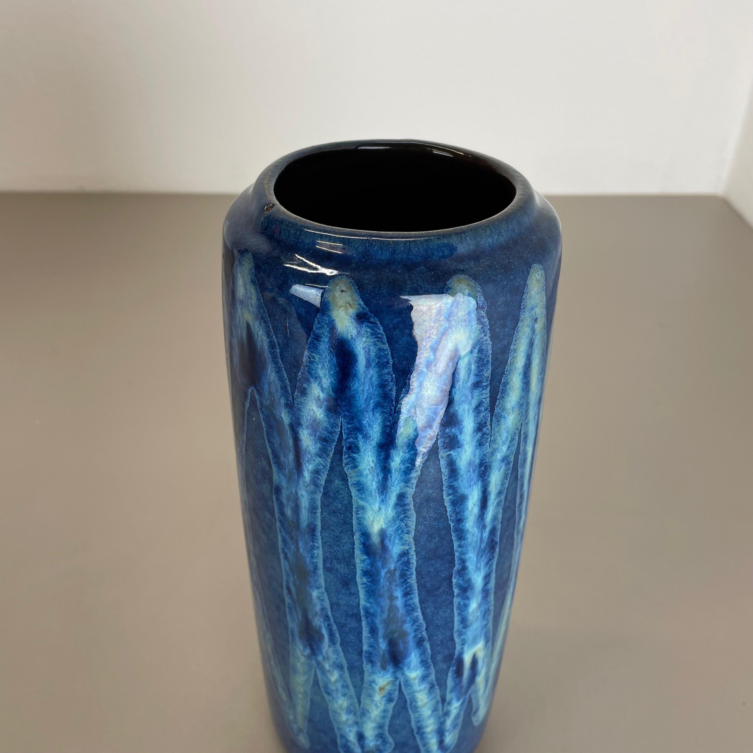 Seltene blaue „Zigzag“ Fat Lava Mehrfarbige Vase Scheurich, Deutschland Wgp 1970er Jahre, selten im Angebot 2