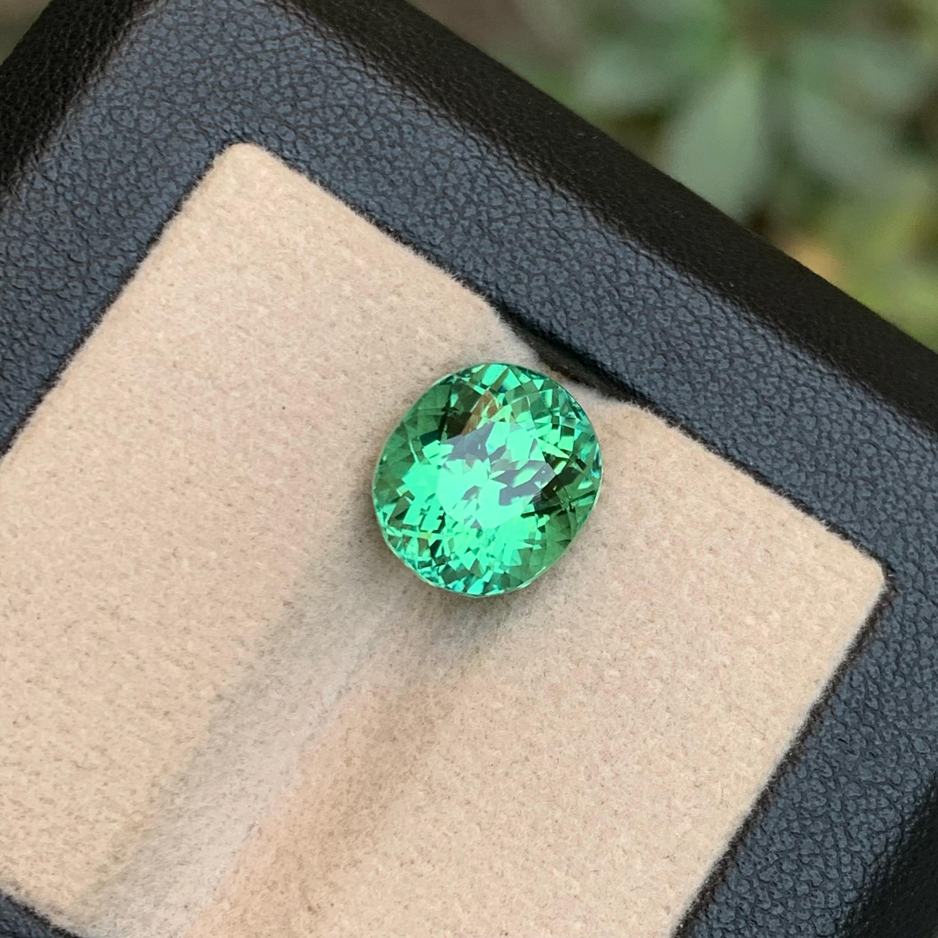 Rare tourmaline naturelle vert bleuté taille coussin fantaisie, 5,50 carats en vente 5