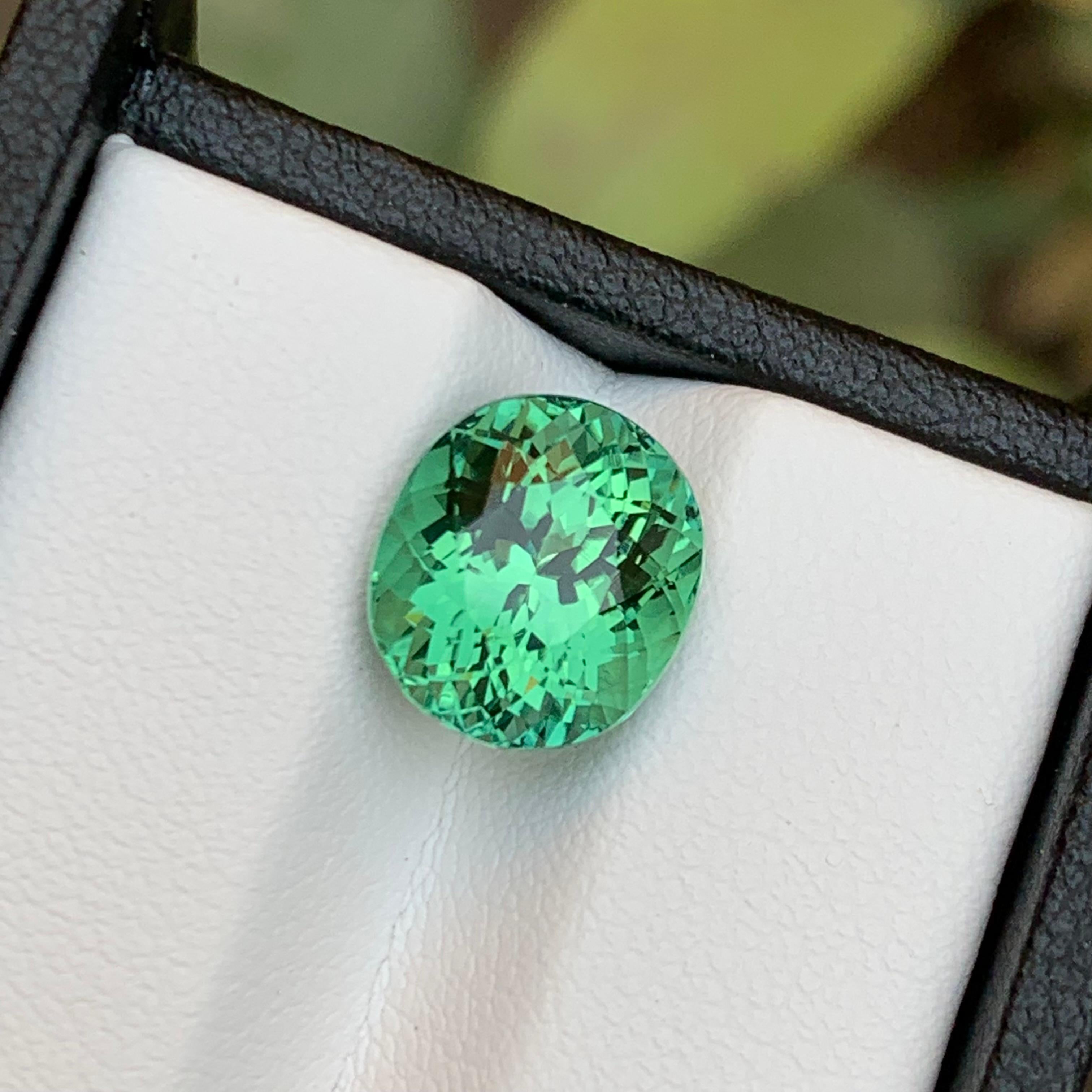 Rare tourmaline naturelle vert bleuté taille coussin fantaisie, 5,50 carats Neuf - En vente à Peshawar, PK