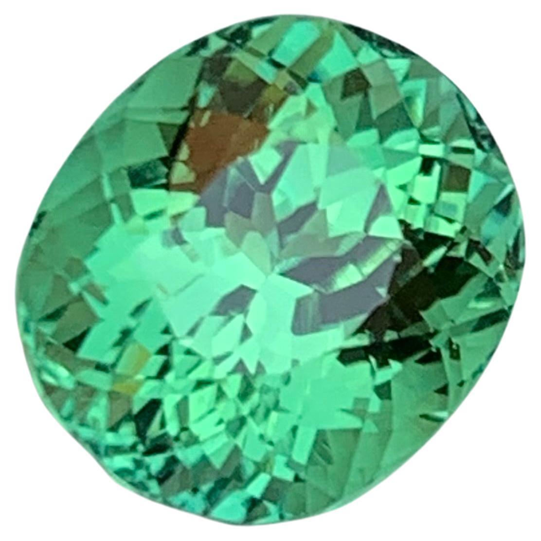 Rare tourmaline naturelle vert bleuté taille coussin fantaisie, 5,50 carats en vente