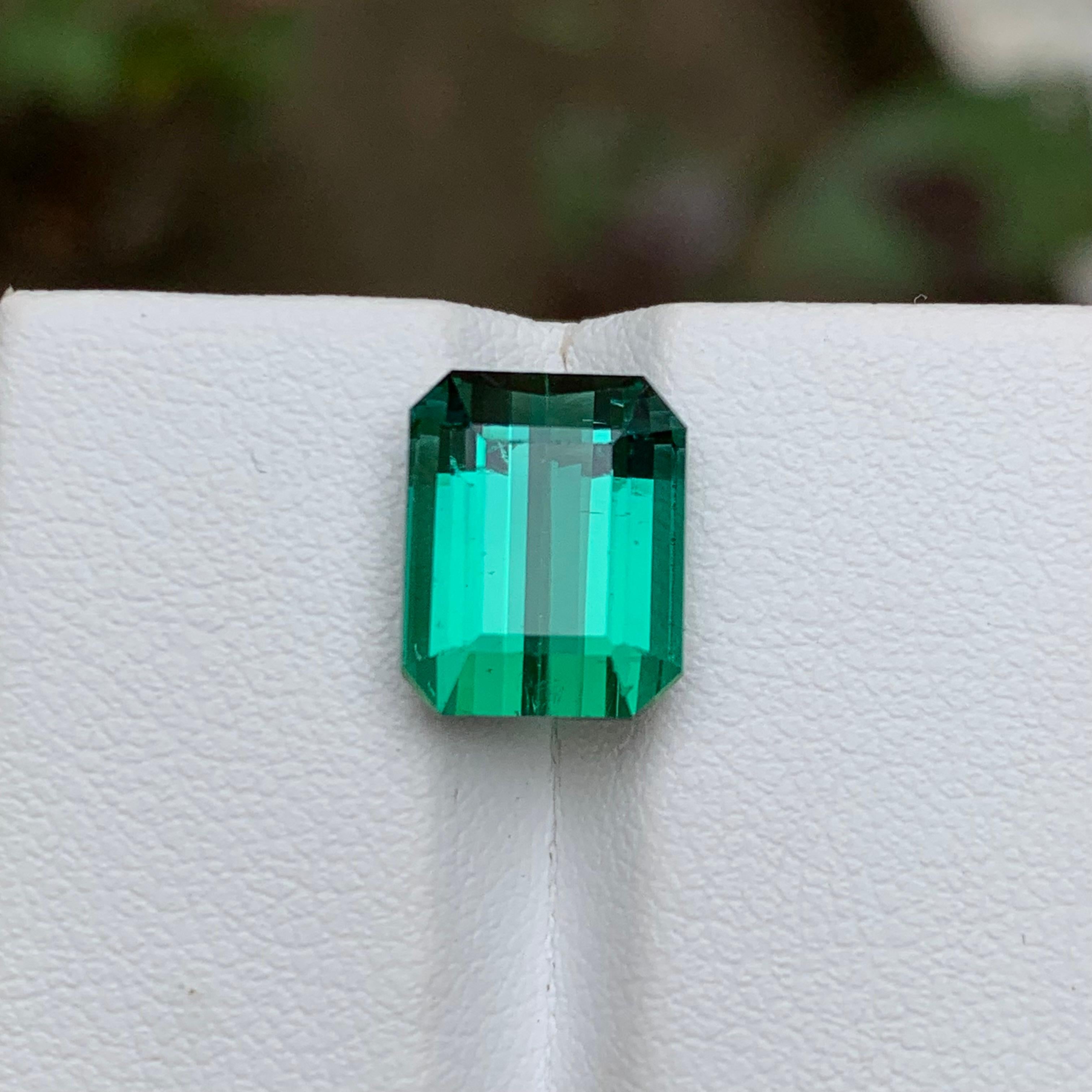 Rare bijou de tourmaline naturelle vert bleuté, taille émeraude 5,65 carats  en vente 6