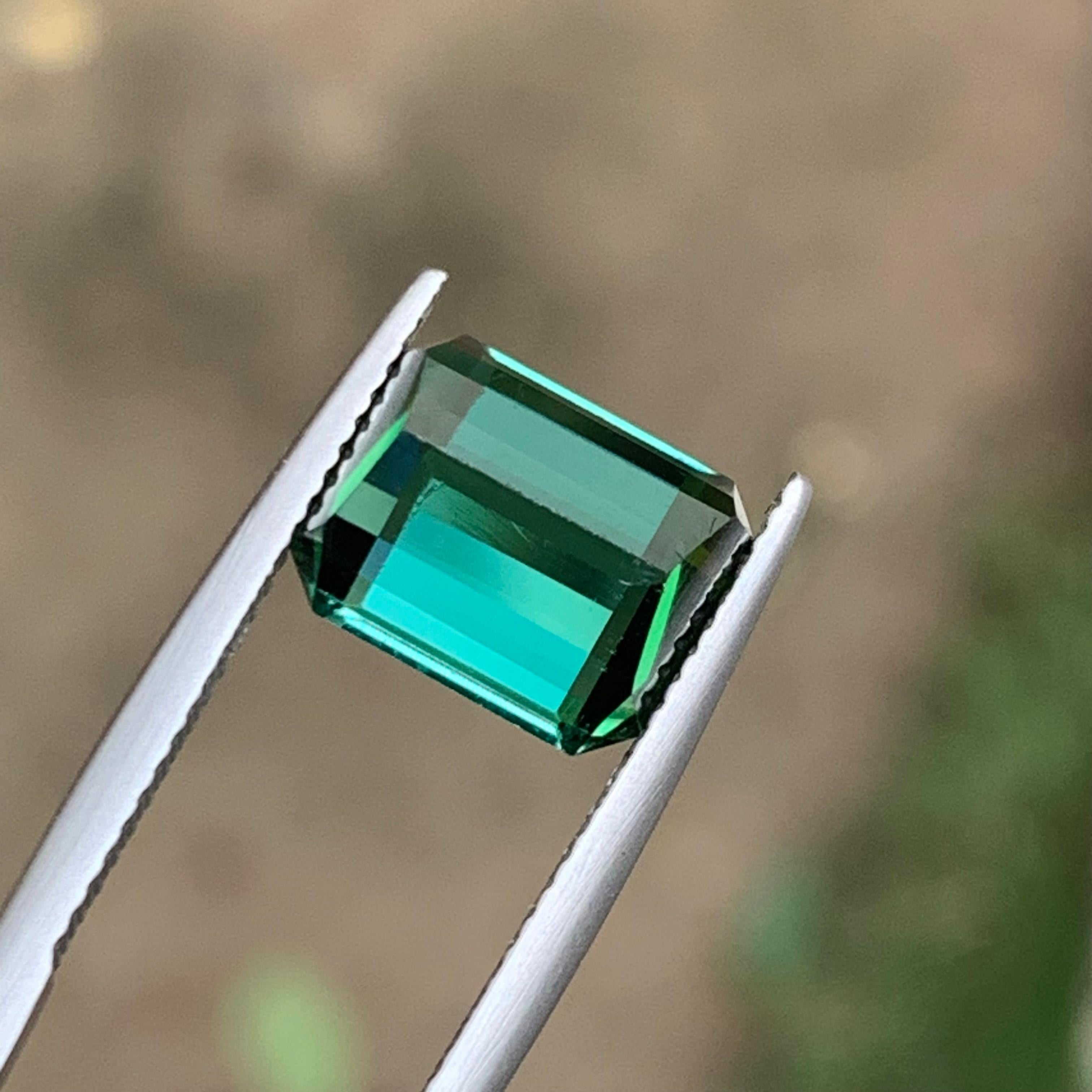 Rare bijou de tourmaline naturelle vert bleuté, taille émeraude 5,65 carats  en vente 1