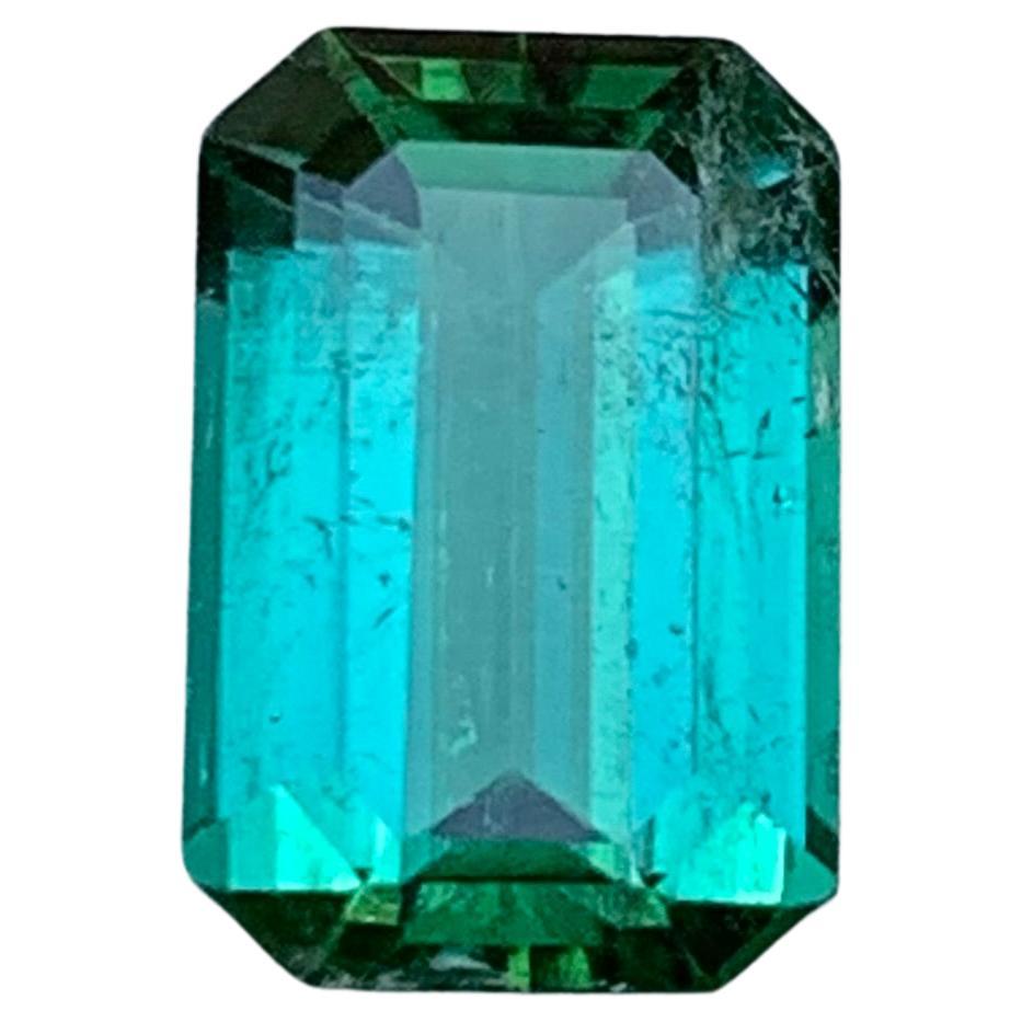 Rare tourmaline naturelle vert lagon bleutée taille émeraude de 2,70 carats pour bague