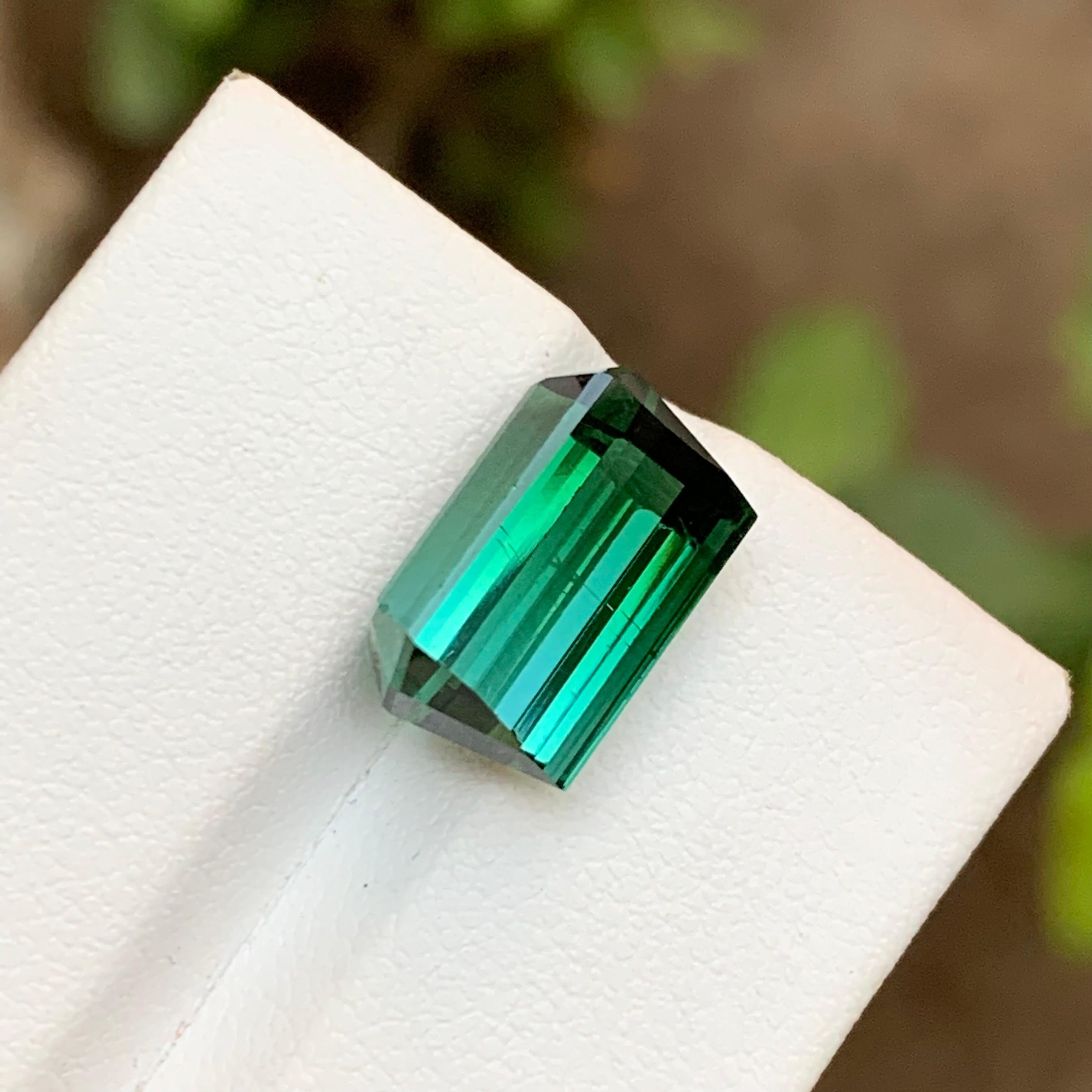 Taille émeraude Rare Tourmaline vert bleuté à deux tons, 10 Ct Modified Emerald Cut en vente
