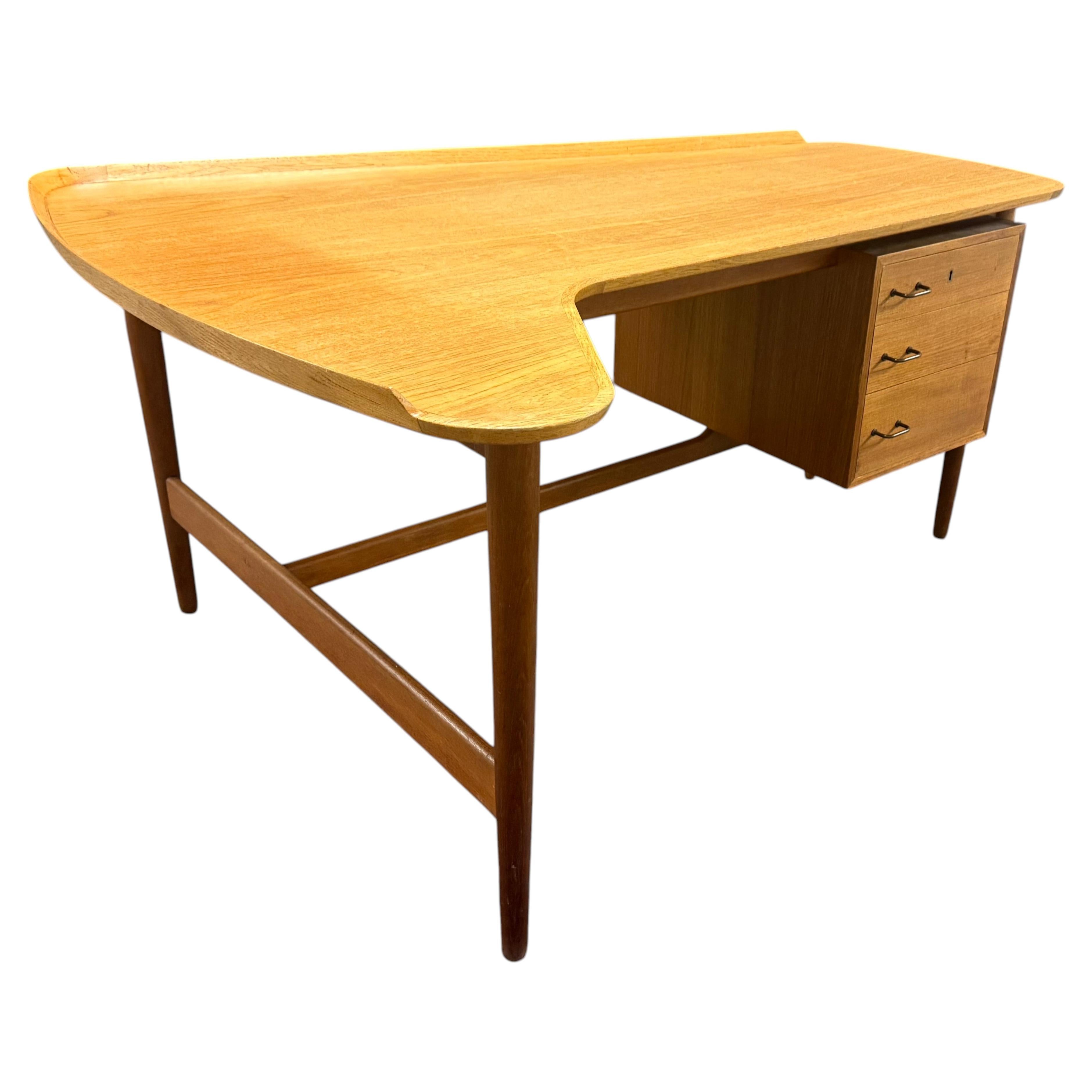 Rare BO-85 desk by Arne Vodder for Bovirke