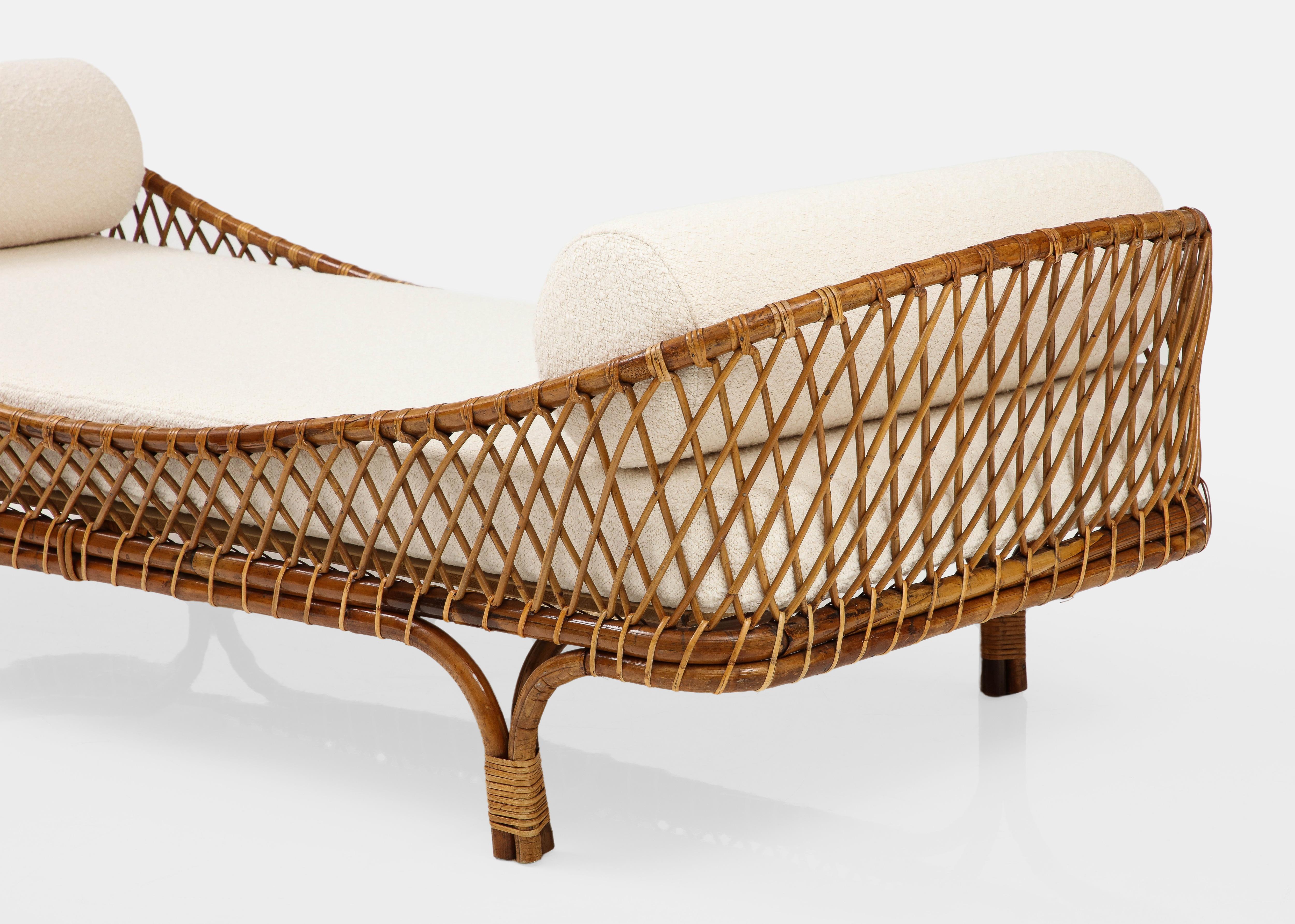 Mid-20th Century Rare Bonacina Rattan Daybed in Ivory Bouclé with Custom Mattress, Italy, 1960s For Sale