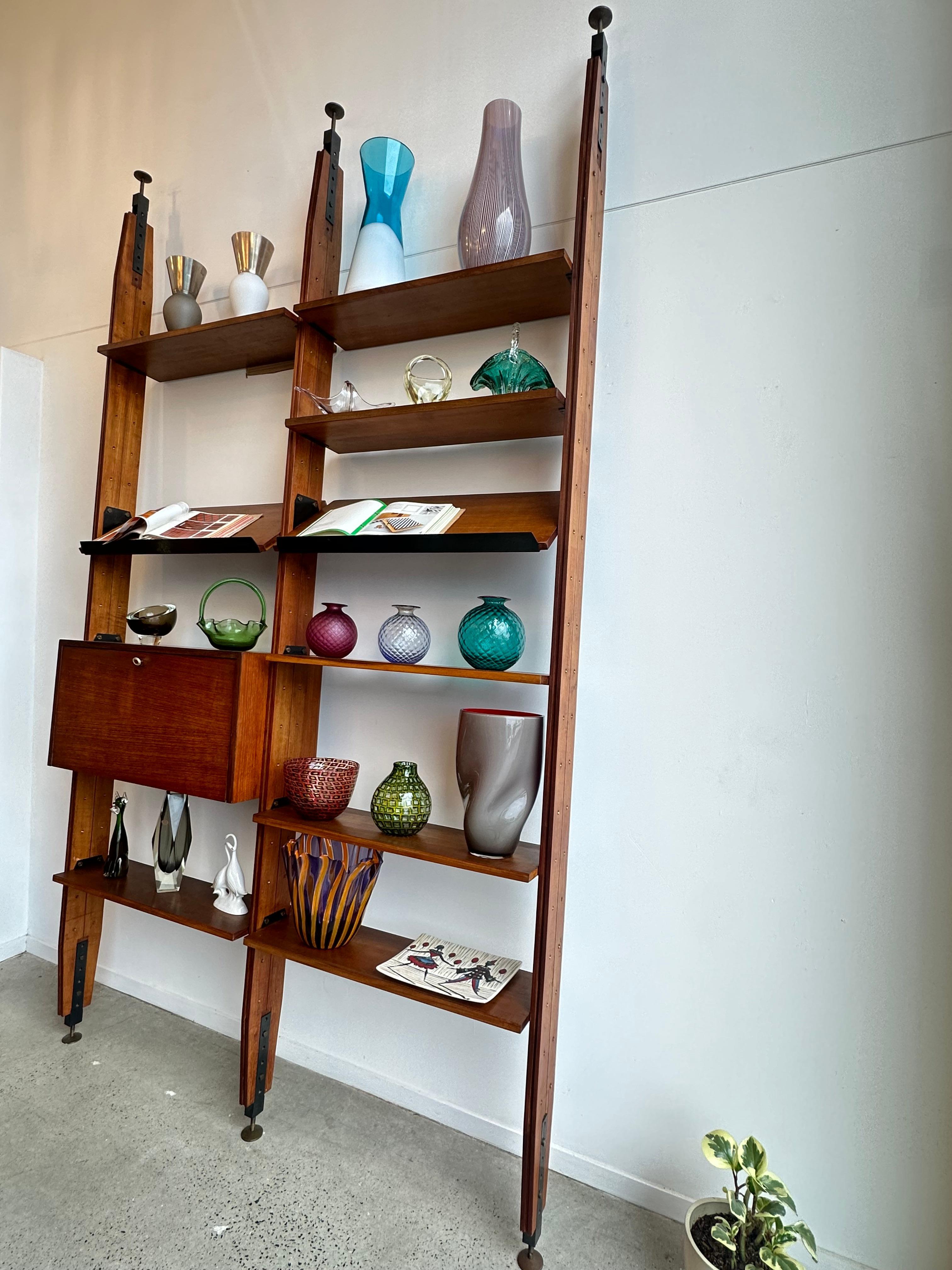 RARE Pierluigi Spadolini was a renowned Italian architect and designer, known for his contributions to modern architecture and industrial design. One of his notable designs includes a modular bookcase system, which embodies his approach to