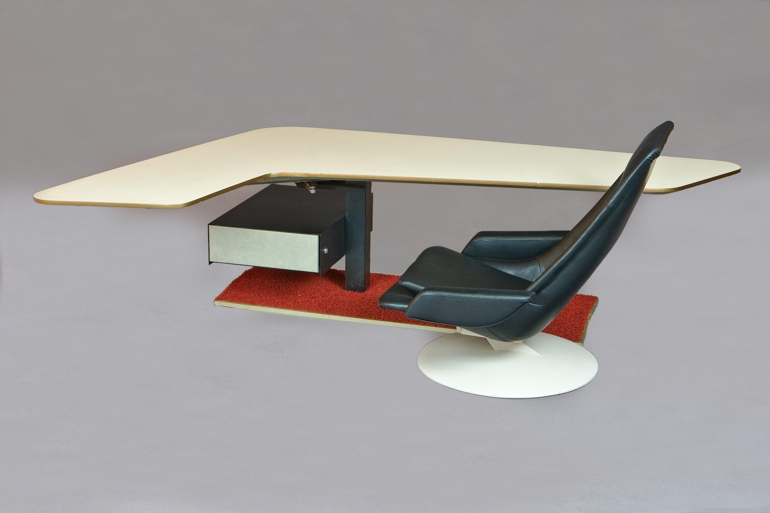 Mid-Century Modern Superbe fauteuil Boomerang de l'ère atomique et cuir Gemini, France 1970