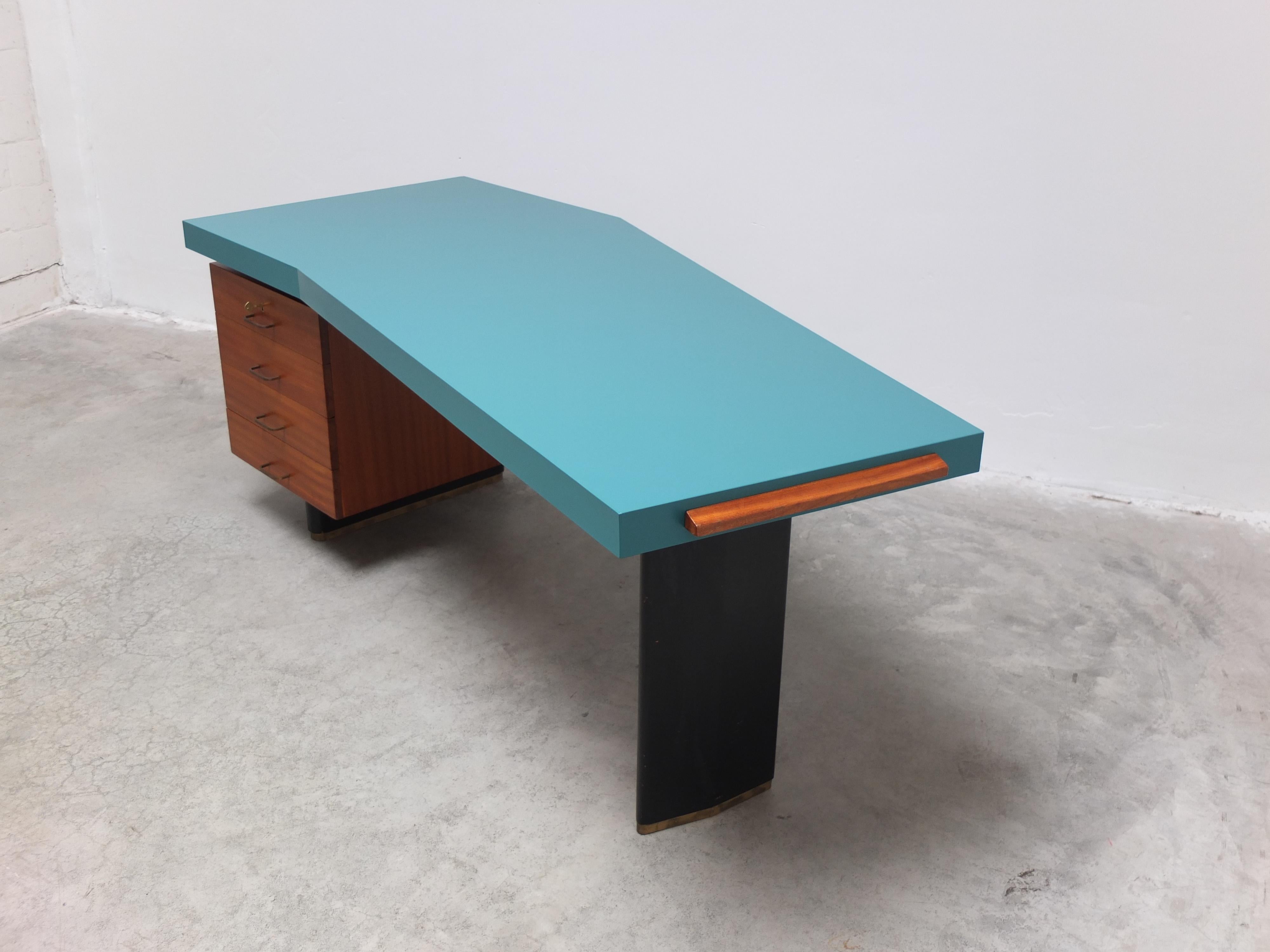Rare 'Boomerang' Desk by Jos De Mey for Van Den Berghe-Pauvers, 1960s For Sale 4