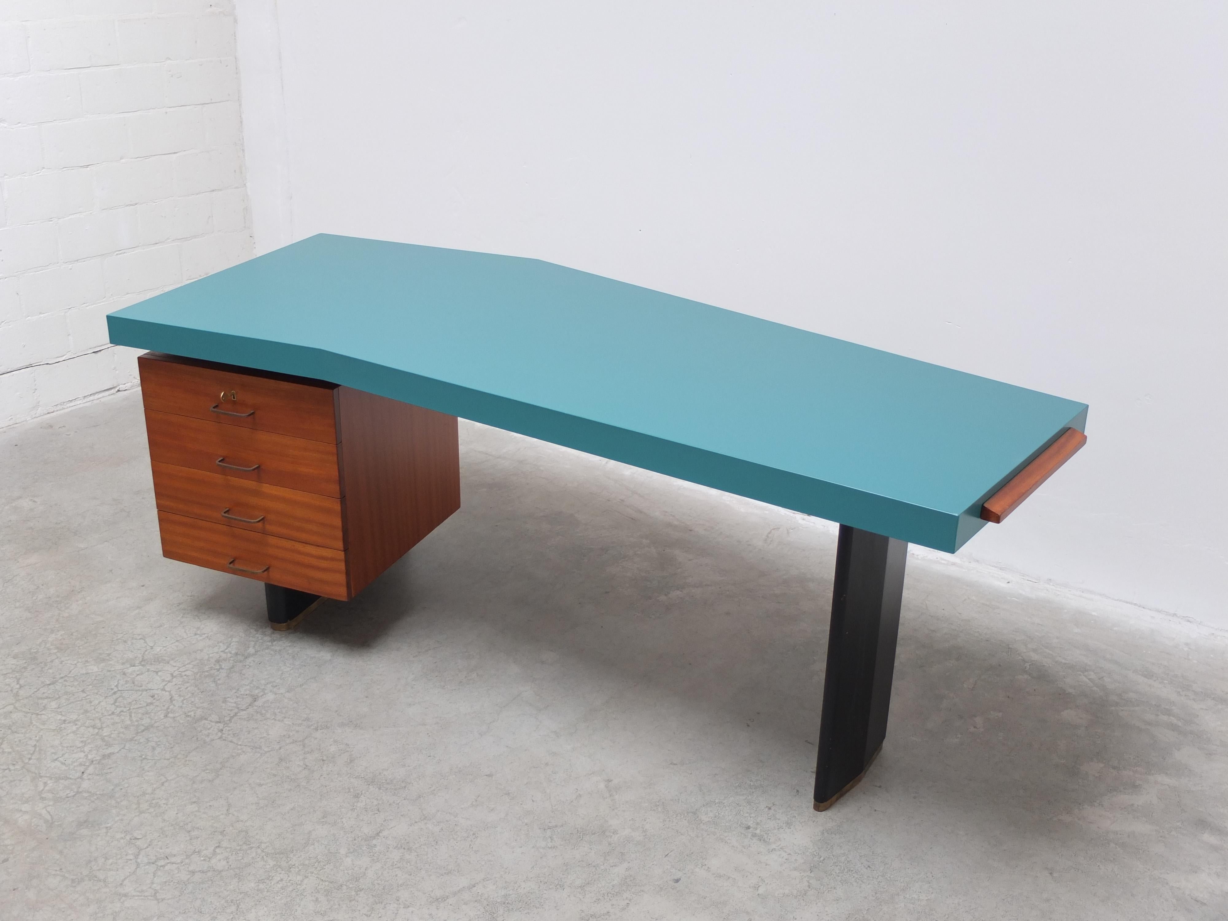 Rare 'Boomerang' Desk by Jos De Mey for Van Den Berghe-Pauvers, 1960s For Sale 7
