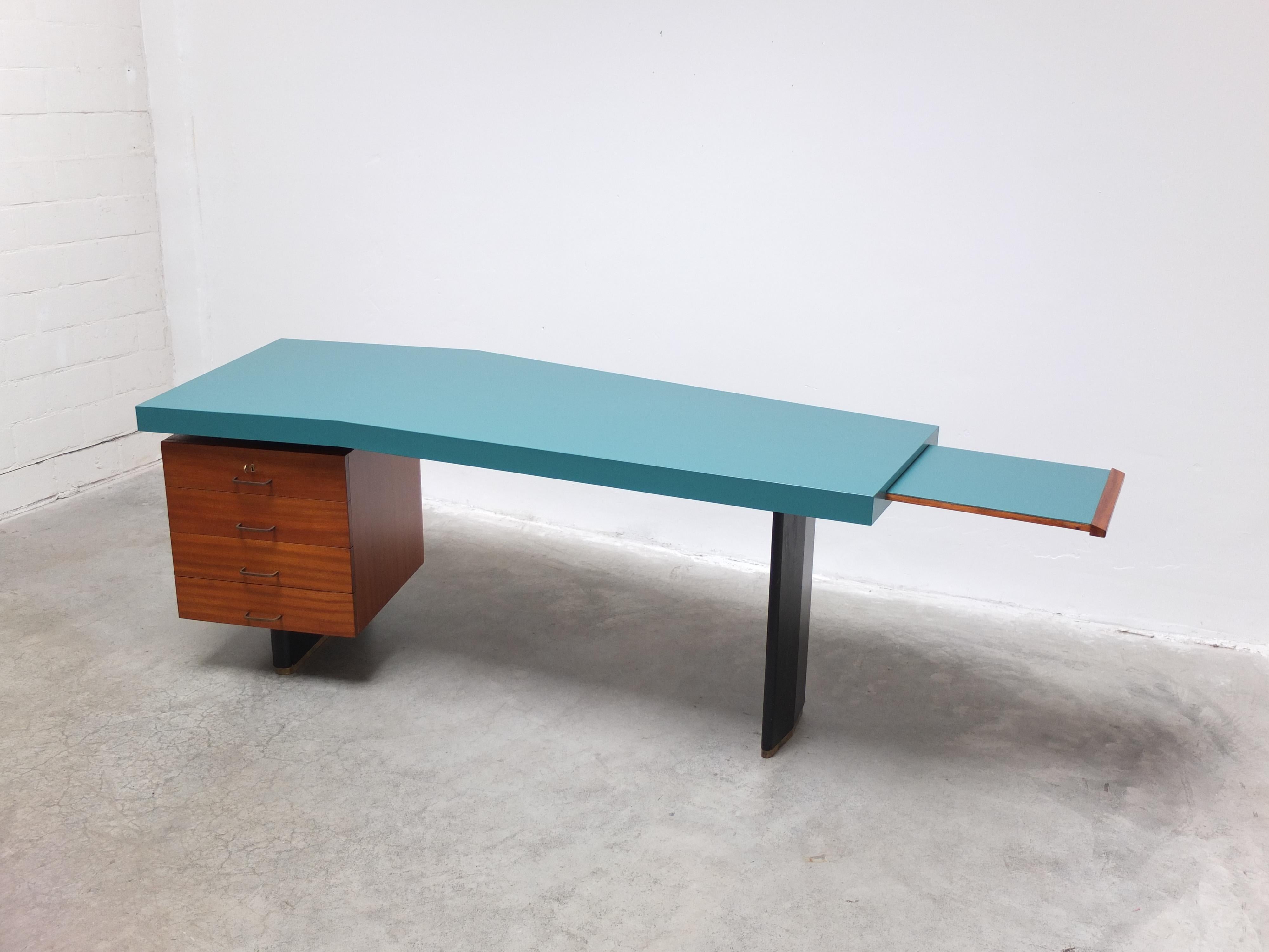 Rare 'Boomerang' Desk by Jos De Mey for Van Den Berghe-Pauvers, 1960s For Sale 9