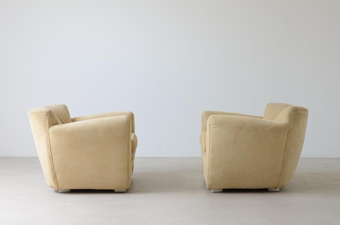Mid-Century Modern Paire de petits fauteuils Borsani de belle forme en vente