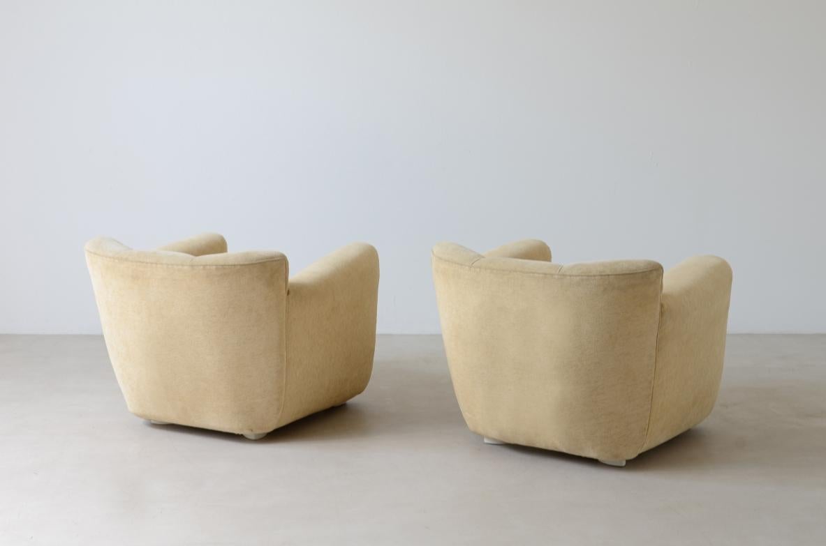 20ième siècle Paire de petits fauteuils Borsani de belle forme en vente