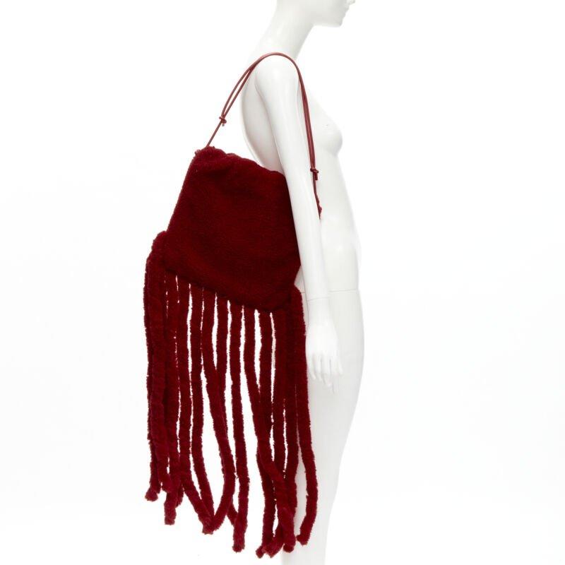 rare BOTTEGA VENETA Daniel Lee Runway red shearling fringe crossbody clutch
Reference: TGAS/C01520
Brand: Bottega Veneta
Designer: Daniel Lee
Collection: 2020 - Runway
Material: Shearling
Color: Red
Pattern: Solid
Closure: Clasp
Lining: 