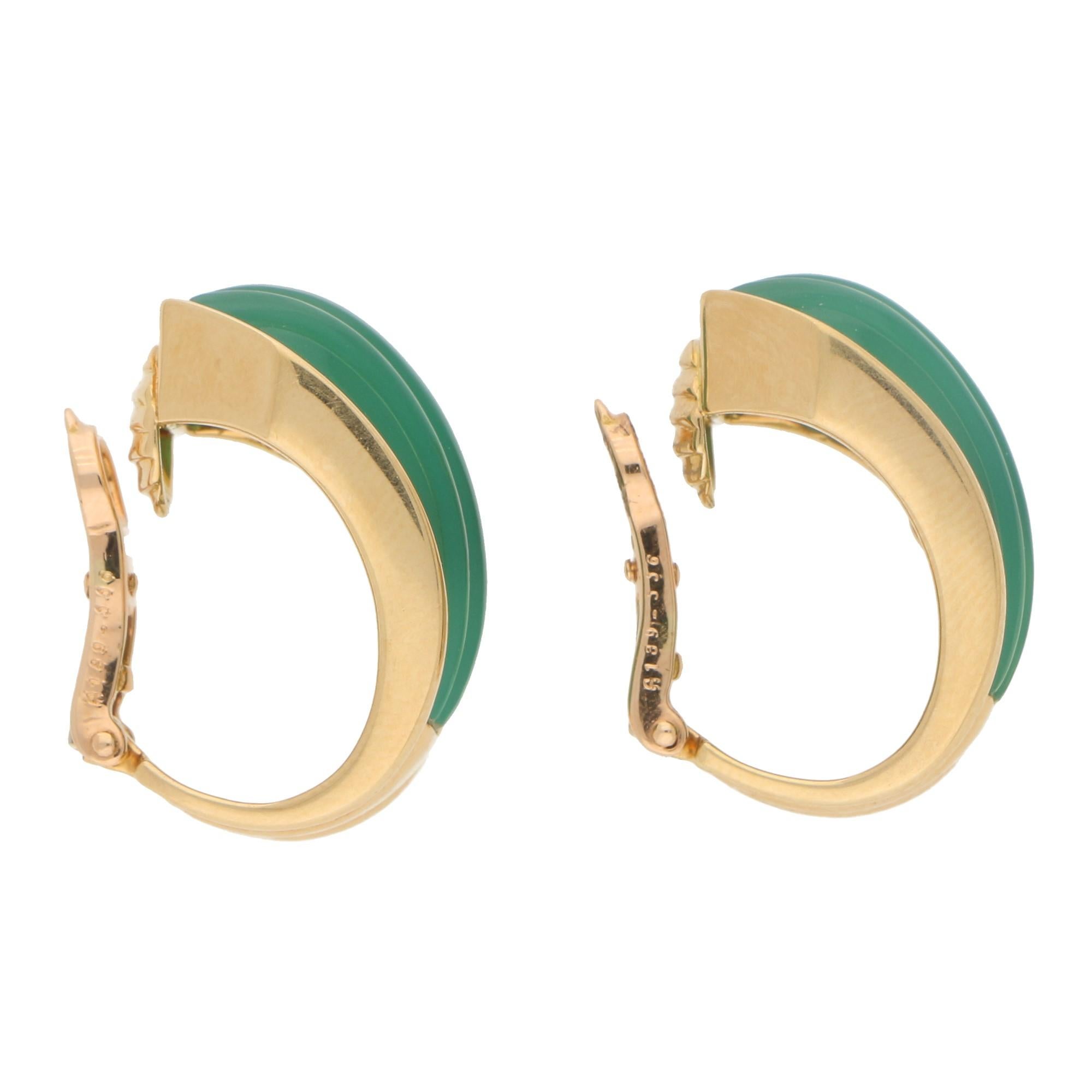 Rare Boucheron Green Chrysoprase Clip-On Half Hoop Earrings in 18 Karat Gold In Good Condition In London, GB
