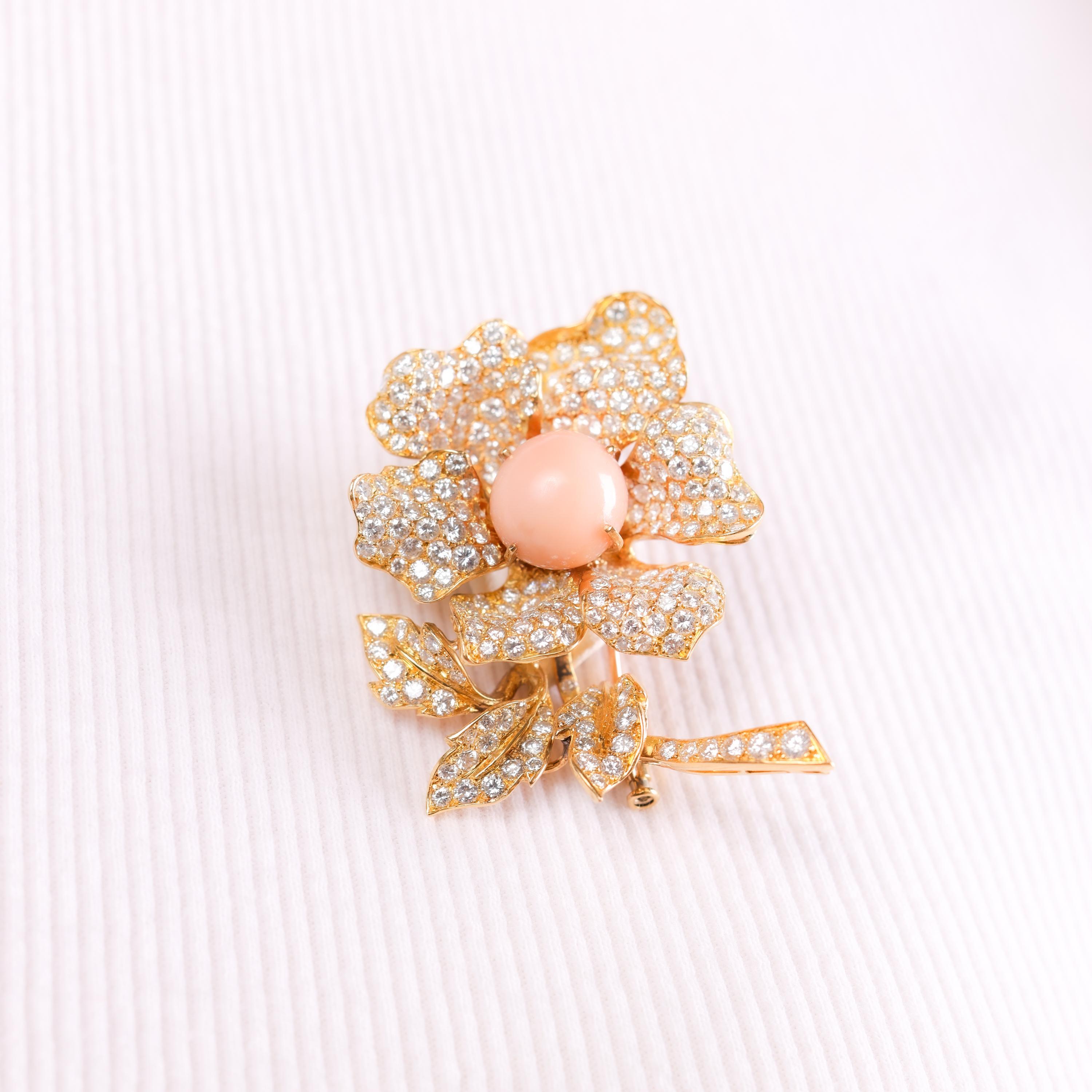 Brilliant Cut Rare Boucheron Paris natural conch pearl diamond 18k gold flower brooch