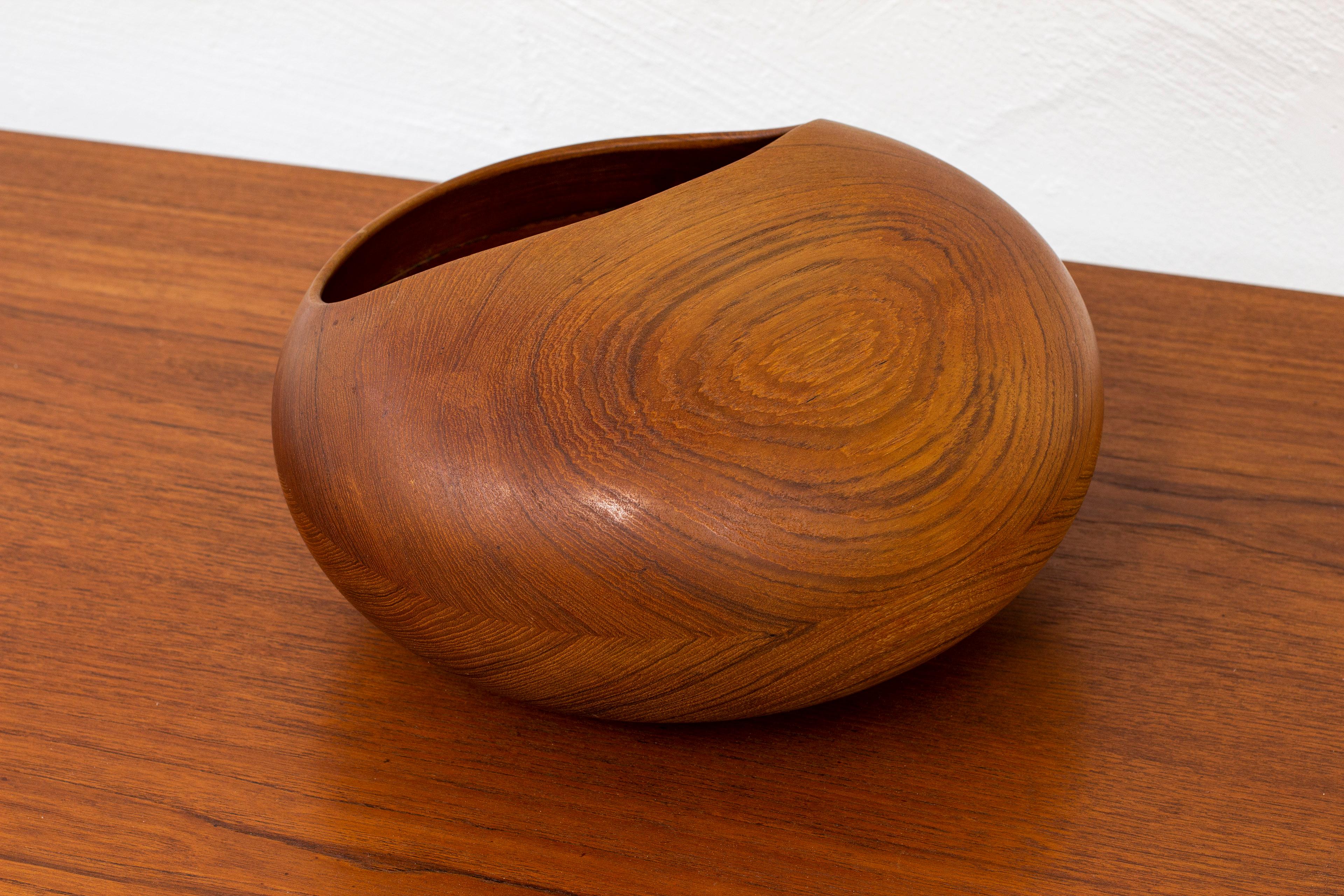 Scandinavian Modern Rare Bowl by Sigvard Nilsson, Söwe Konst. Sweden, 1950s For Sale