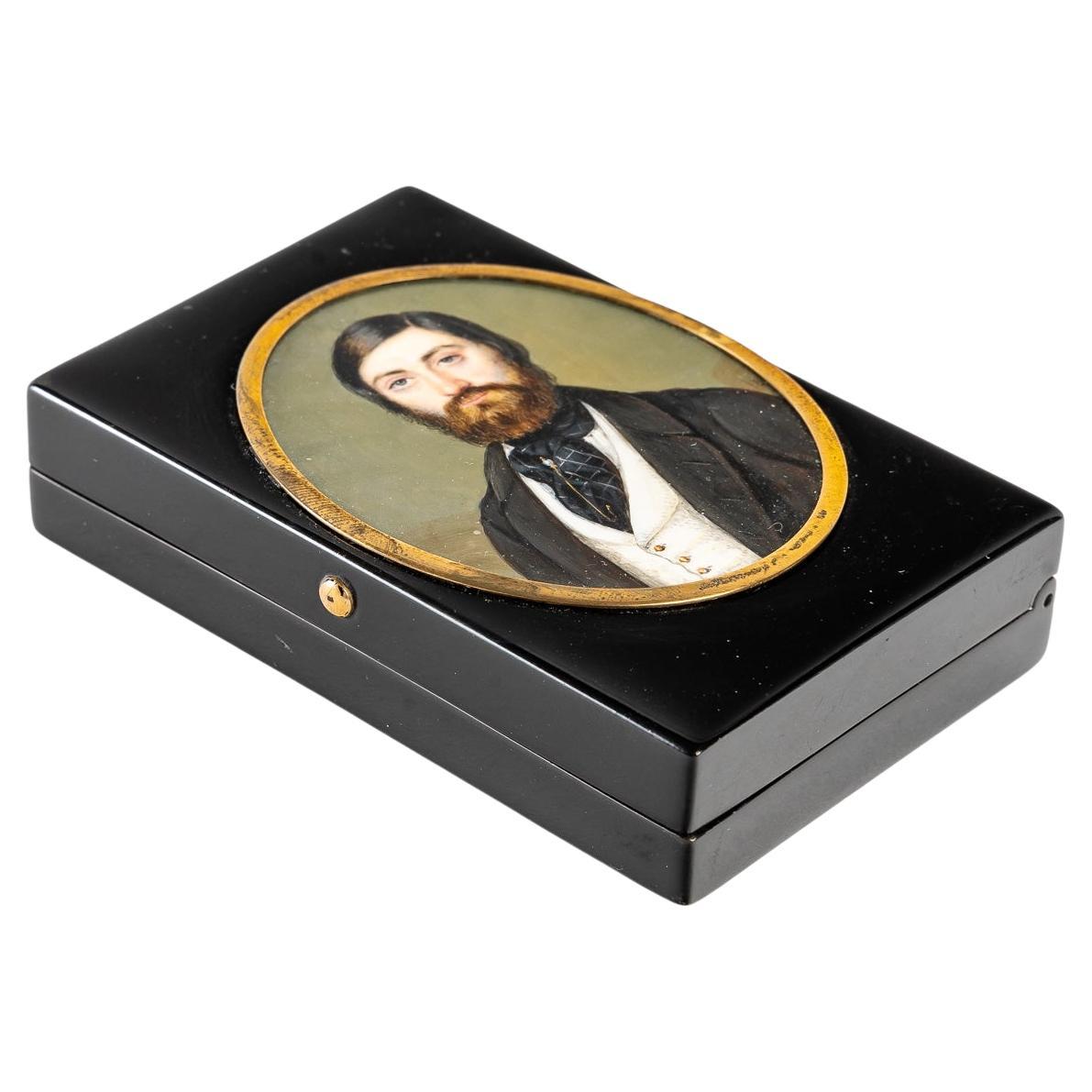 Seltene Schachtel mit handbemalter Medaillon eines Mannes aus dem 19. Jahrhundert, Napoleon III. 