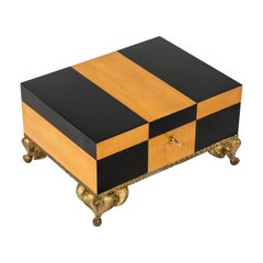Caja rara con pies de bronce de Franck Evennou