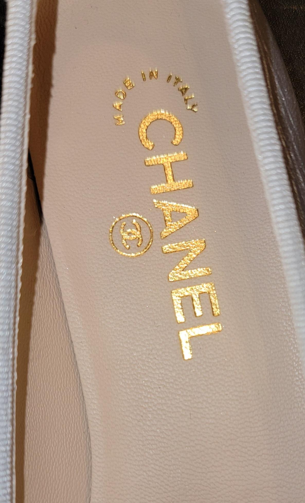 Seltene Brand New Chanel Ballerina Größe 39 Metallic Silver Schuhe im Angebot 1