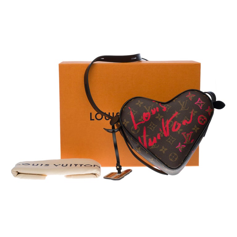 Rare & Brand New Louis Vuitton Fall in Love Heart Crossbody Monogram Coeur bag For Sale 7