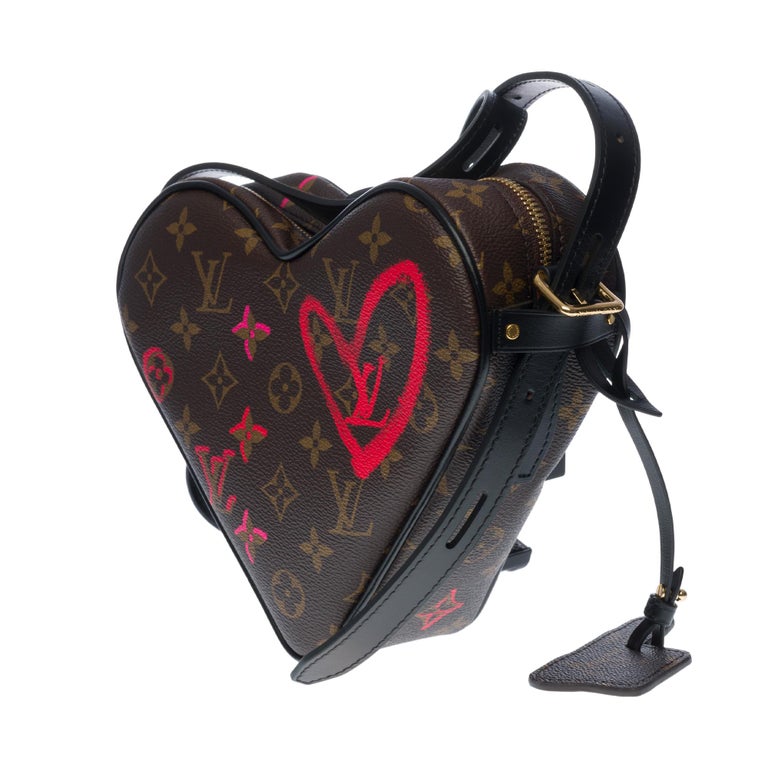 Rare & Brand New Louis Vuitton Fall in Love Heart Crossbody Monogram Coeur bag In New Condition For Sale In Paris, IDF