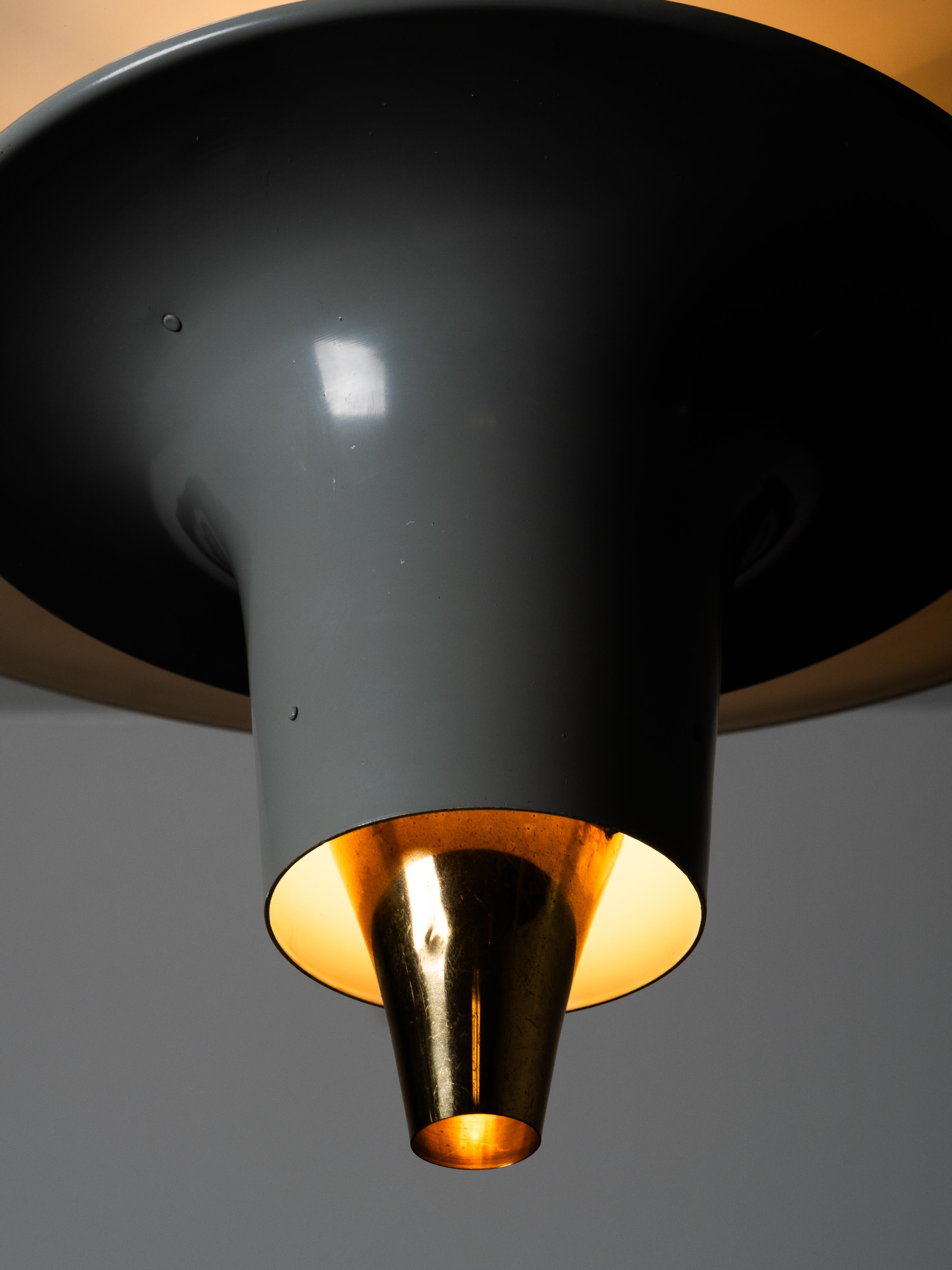 Rara plafoniera in ottone e alluminio Model AA114 di Itsu, Finlandia, anni '50 in vendita 4