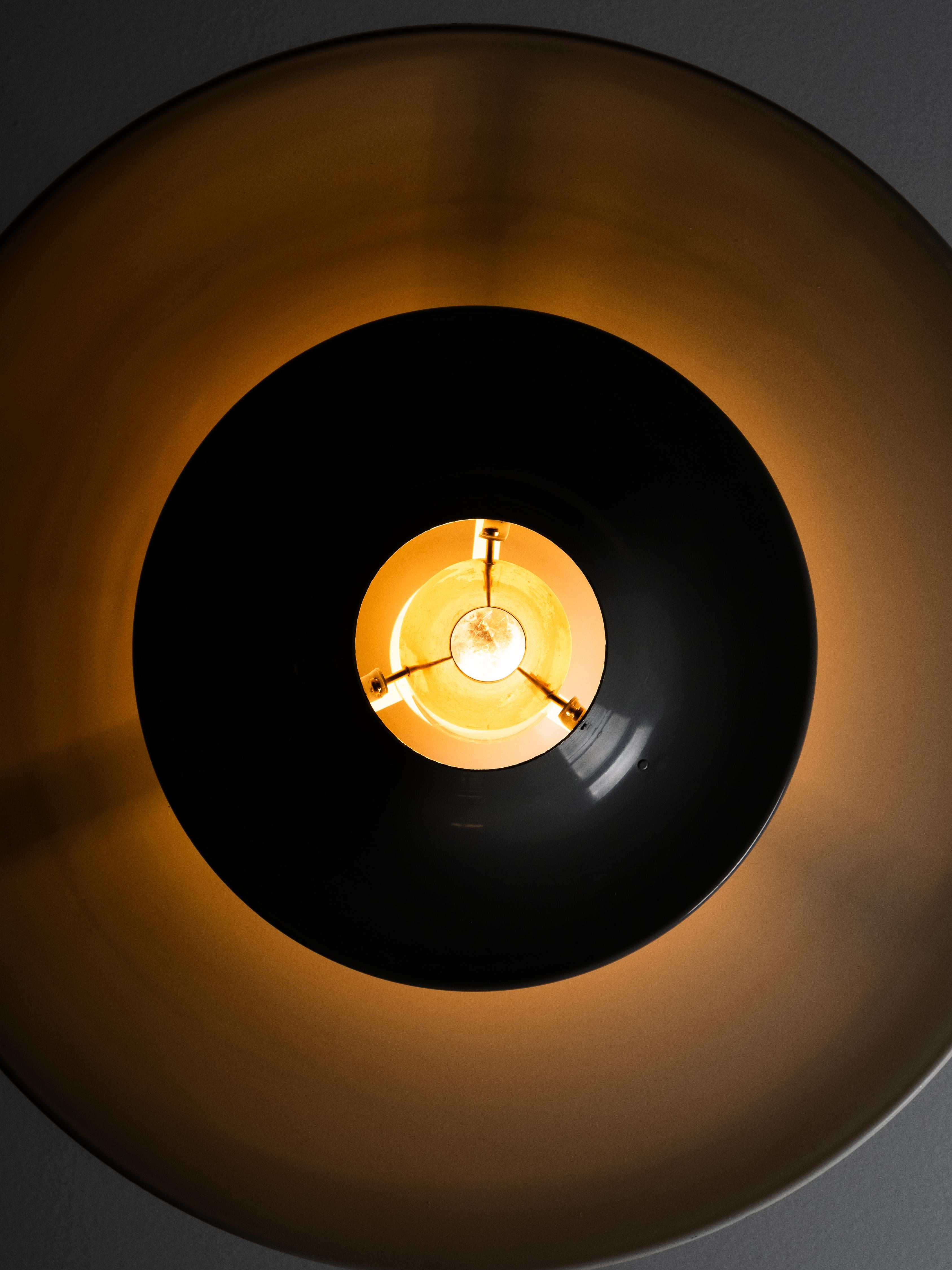 Rara plafoniera in ottone e alluminio Model AA114 di Itsu, Finlandia, anni '50 In condizioni buone in vendita a Karis, Nyland