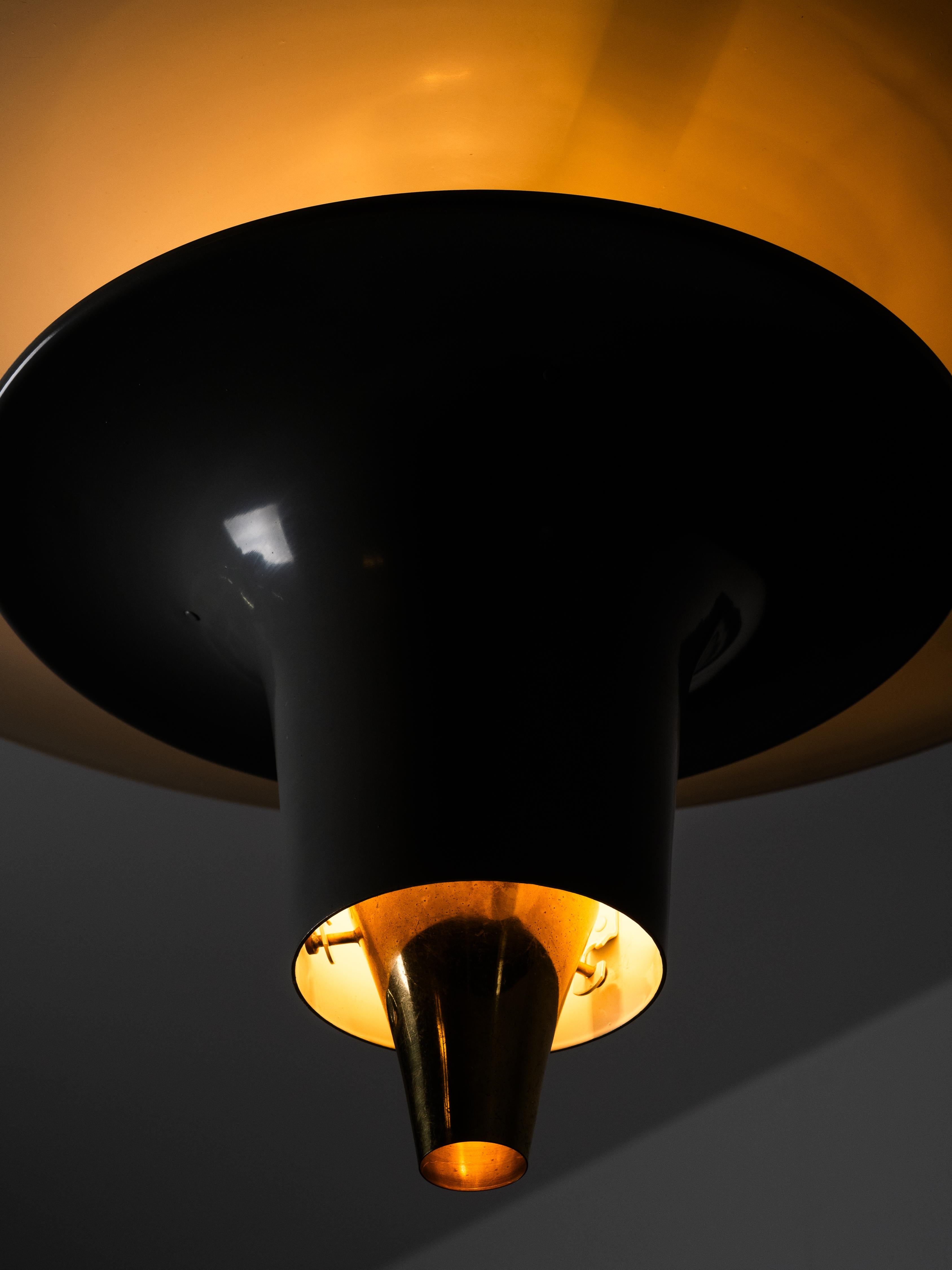 Alluminio Rara plafoniera in ottone e alluminio Model AA114 di Itsu, Finlandia, anni '50 in vendita