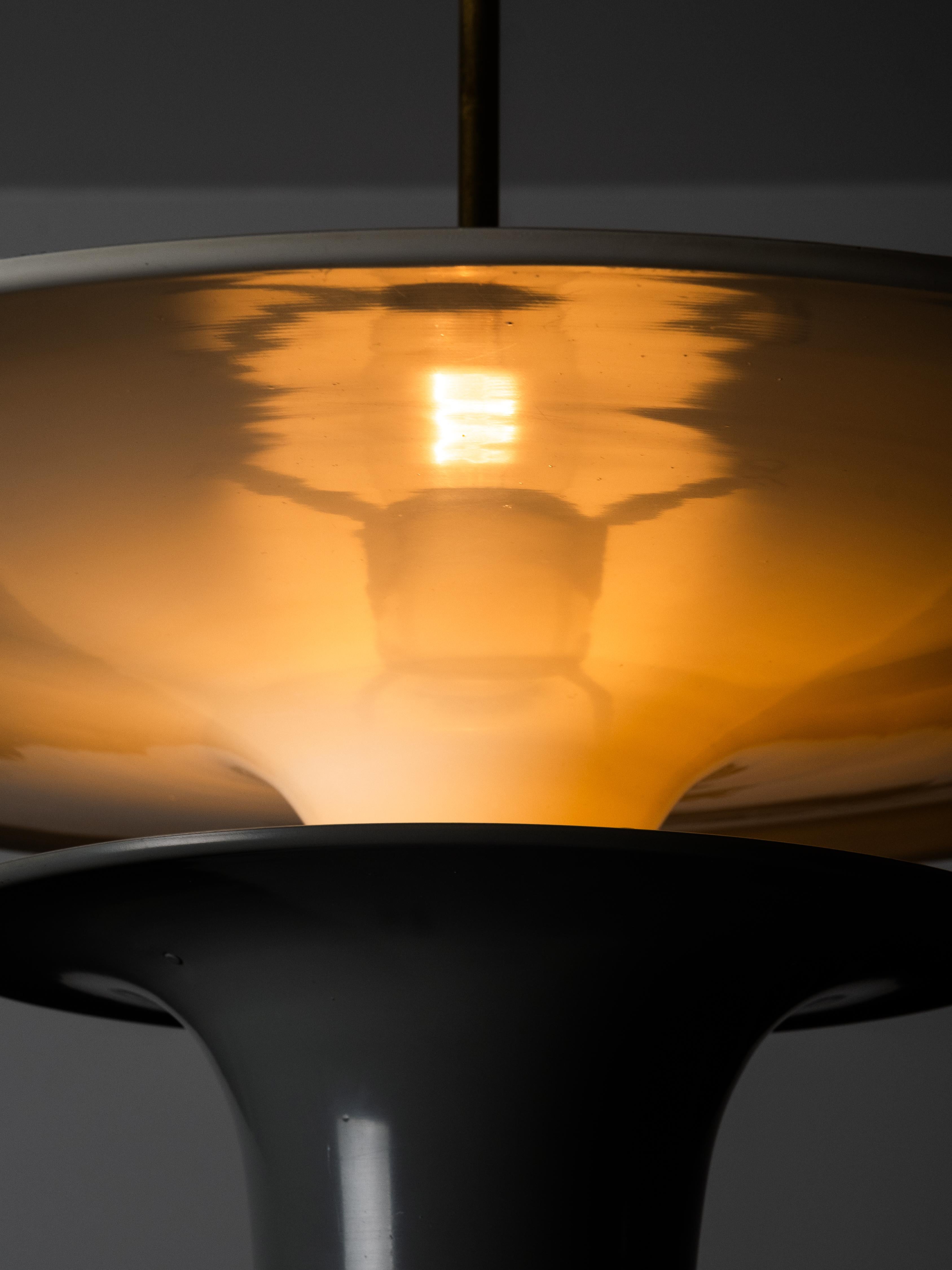 Rara plafoniera in ottone e alluminio Model AA114 di Itsu, Finlandia, anni '50 in vendita 1