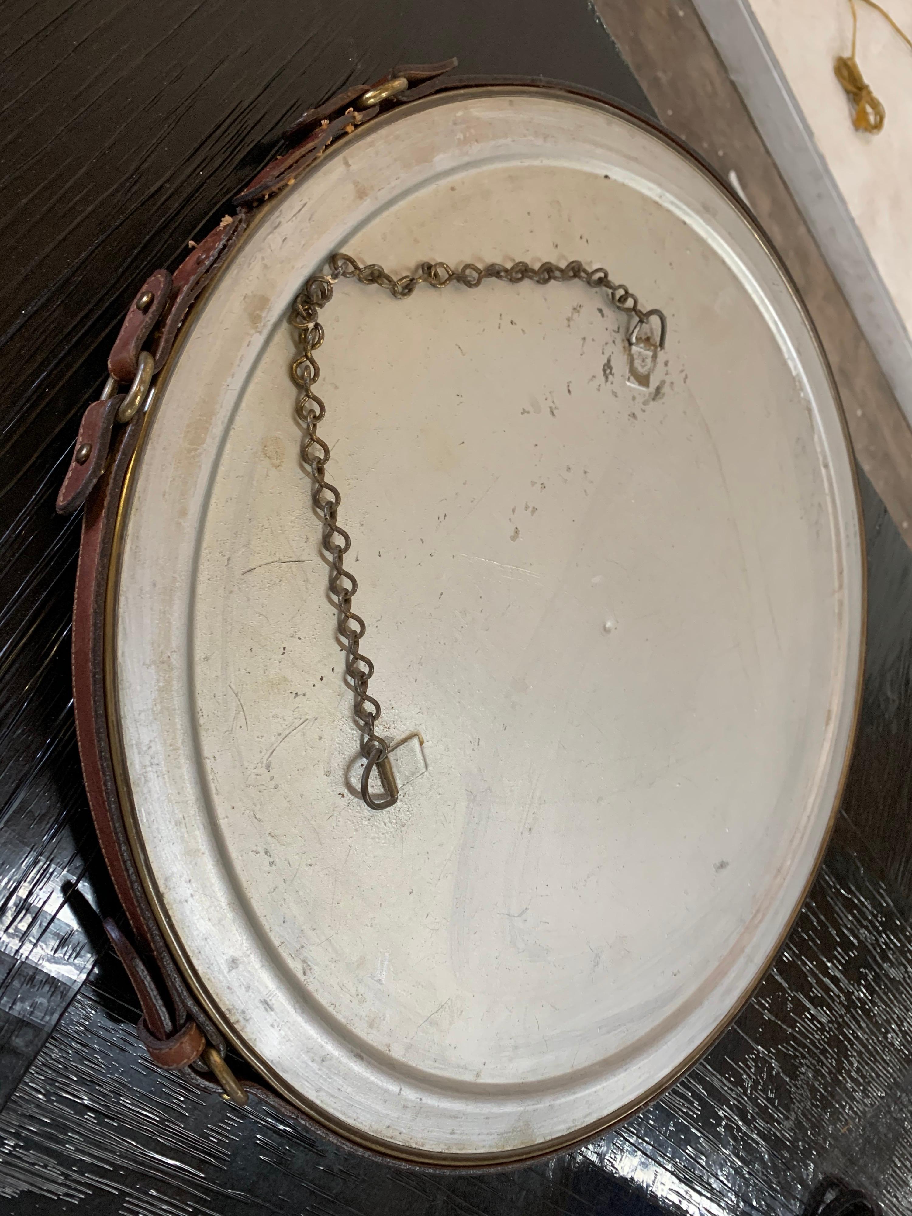 Rare bracelet en laiton et cuir cousu Miroir convexe en vente 2