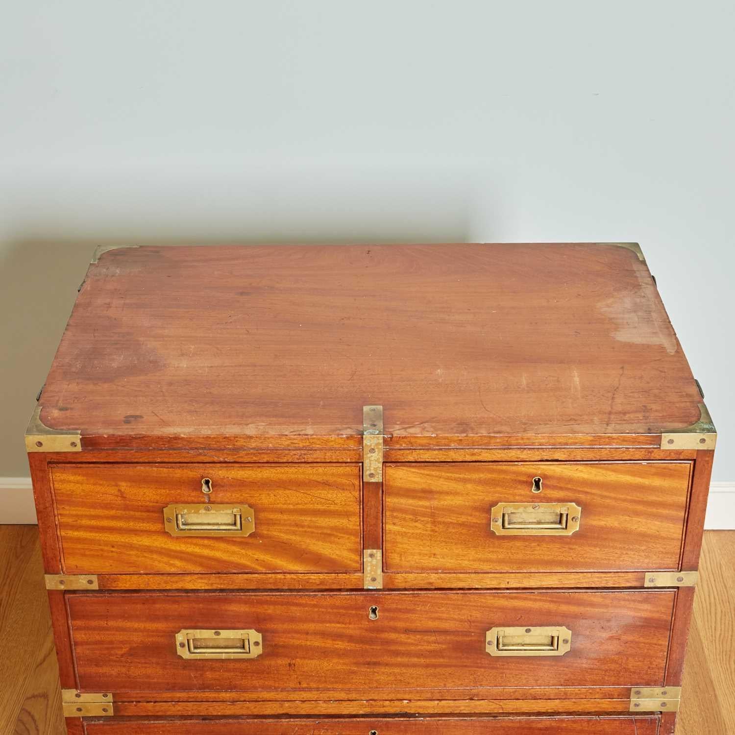 Rare secrétaire de campagne / commode en acajou laitonné Bon état - En vente à Montreal, QC