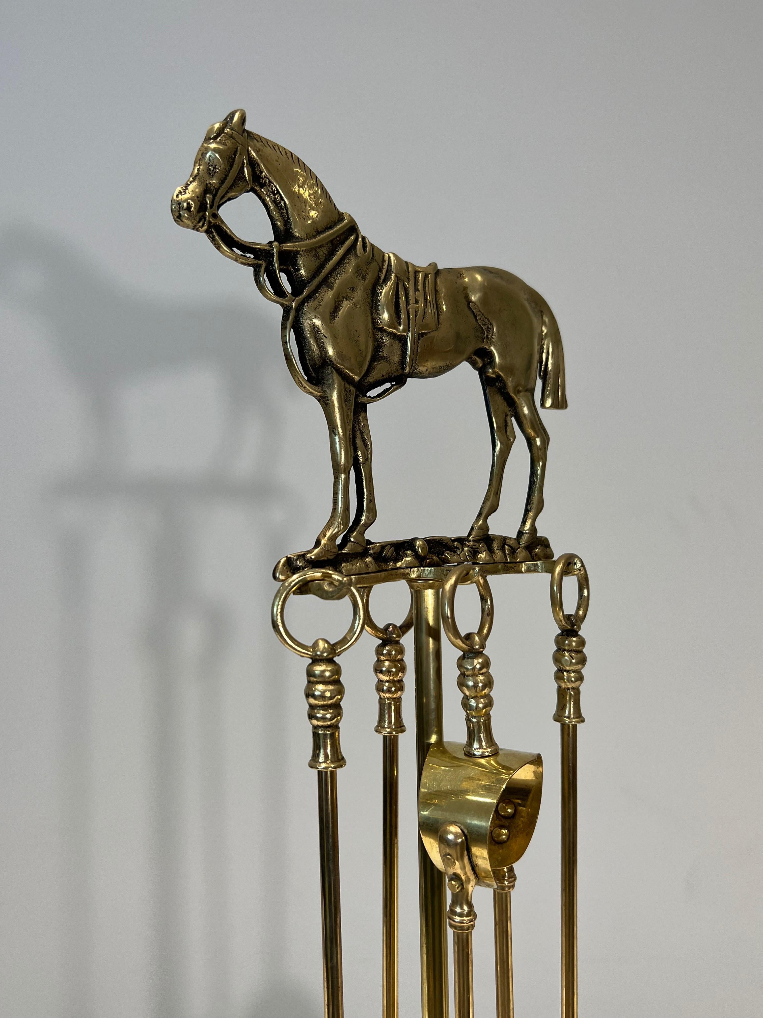 Rare Brass Fireplace Tools Surmounted by a Sculpture representing a Horse In Good Condition For Sale In Marcq-en-Barœul, Hauts-de-France