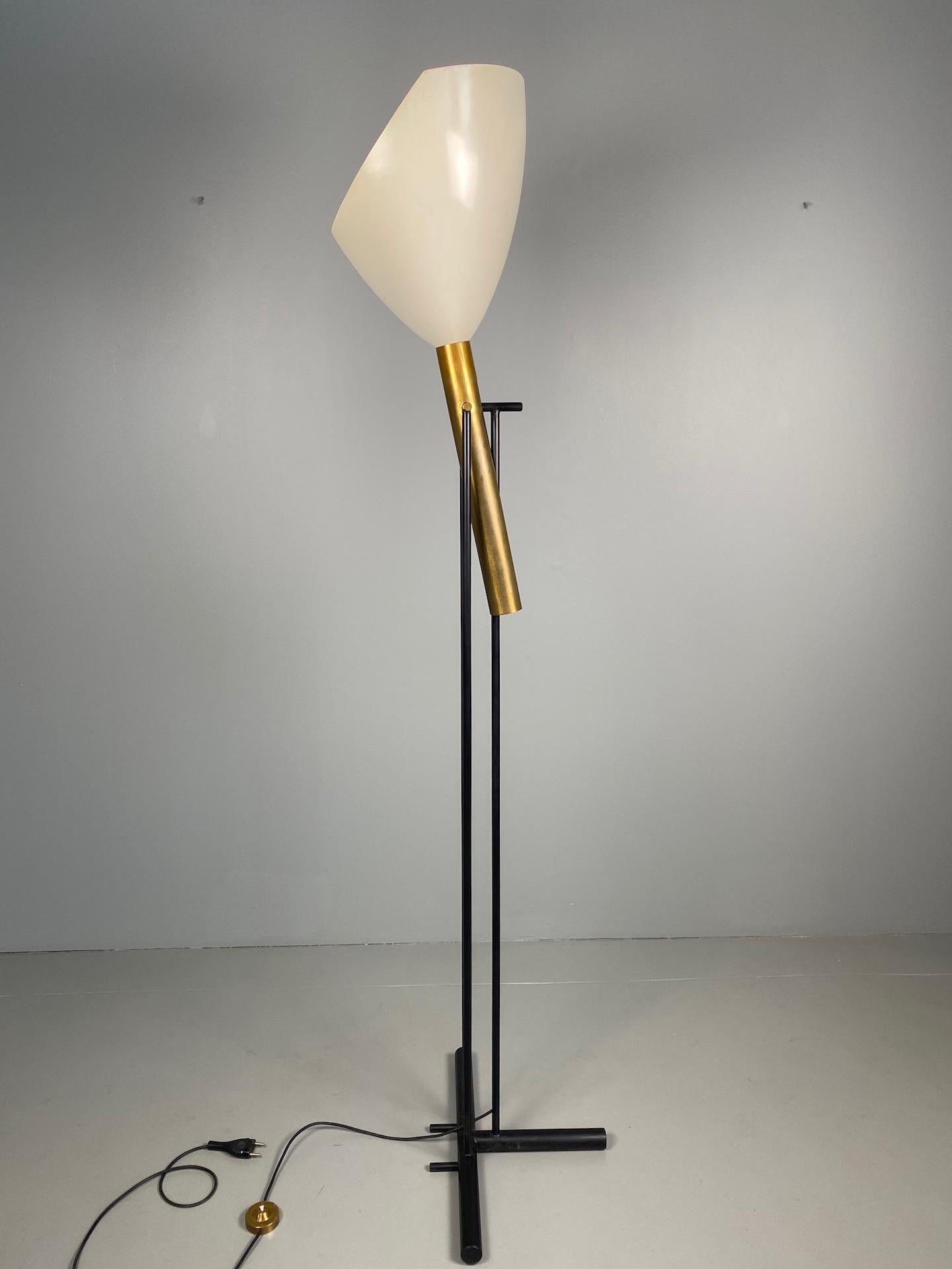 Rare Brass Floor Lamp Arredoluce Angelo Lelii Model 12627, Italian, 1950s In Good Condition In Rovereta, SM
