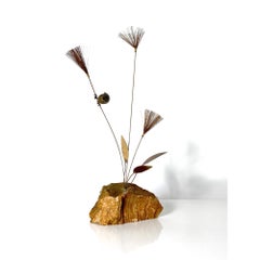 Rara escultura de latón pulverizado con pájaro de bronce sobre base de cuarzo de Curtis Jere 1970