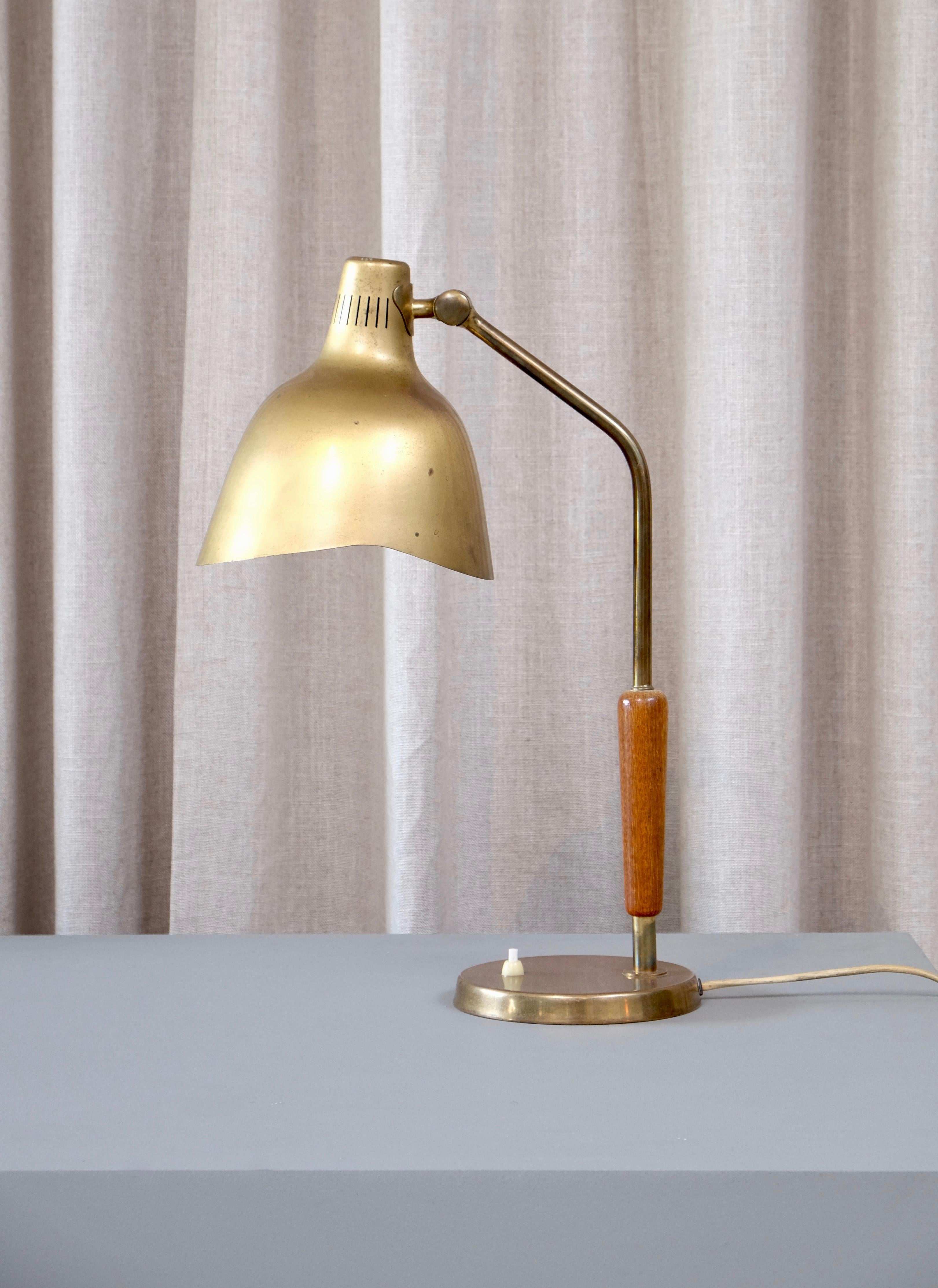 Lampe de table en laiton, Suède, années 1950 en vente 7