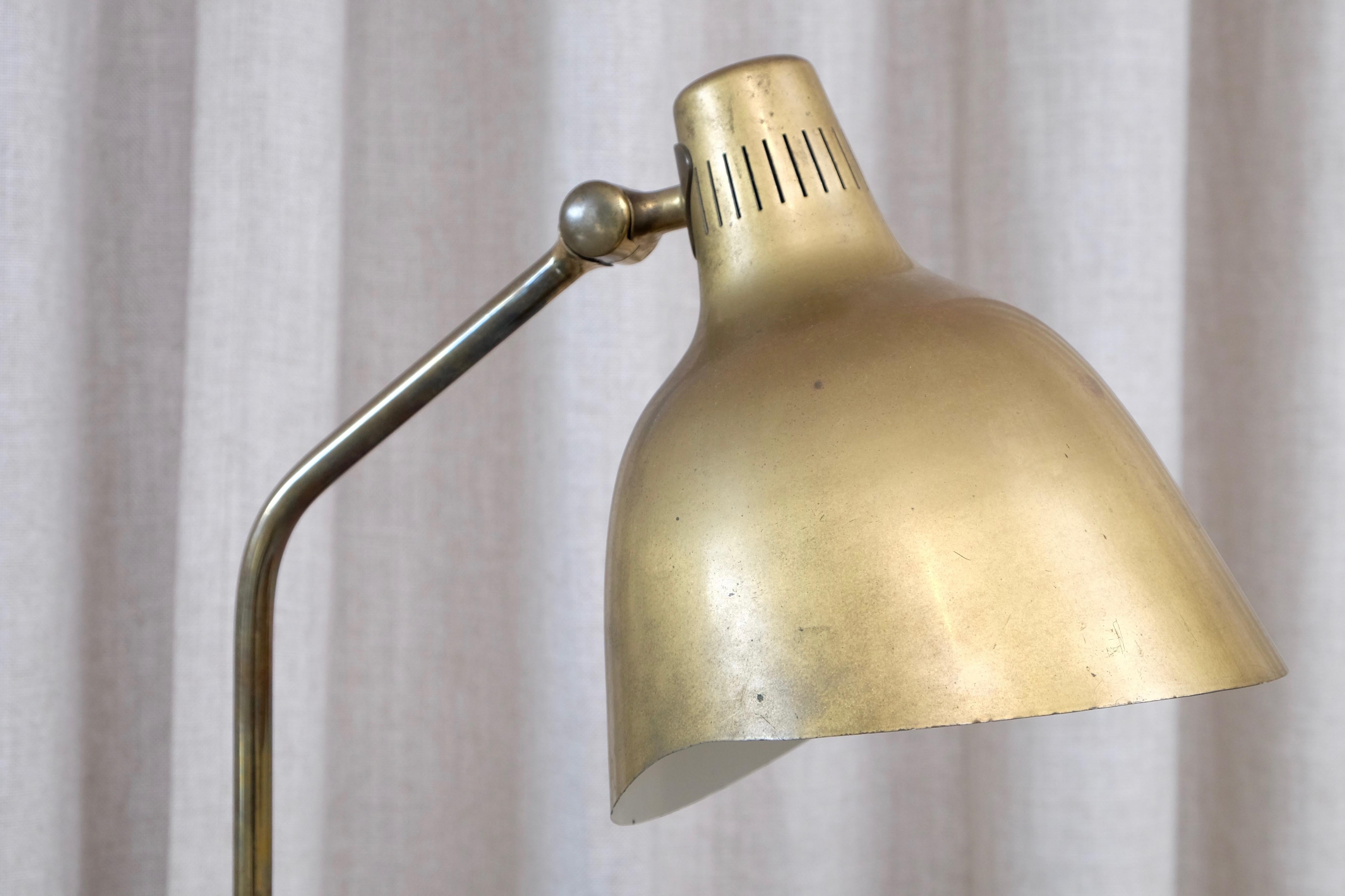 Tischlampe aus Messing, Schweden, 1950er Jahre (Mitte des 20. Jahrhunderts) im Angebot