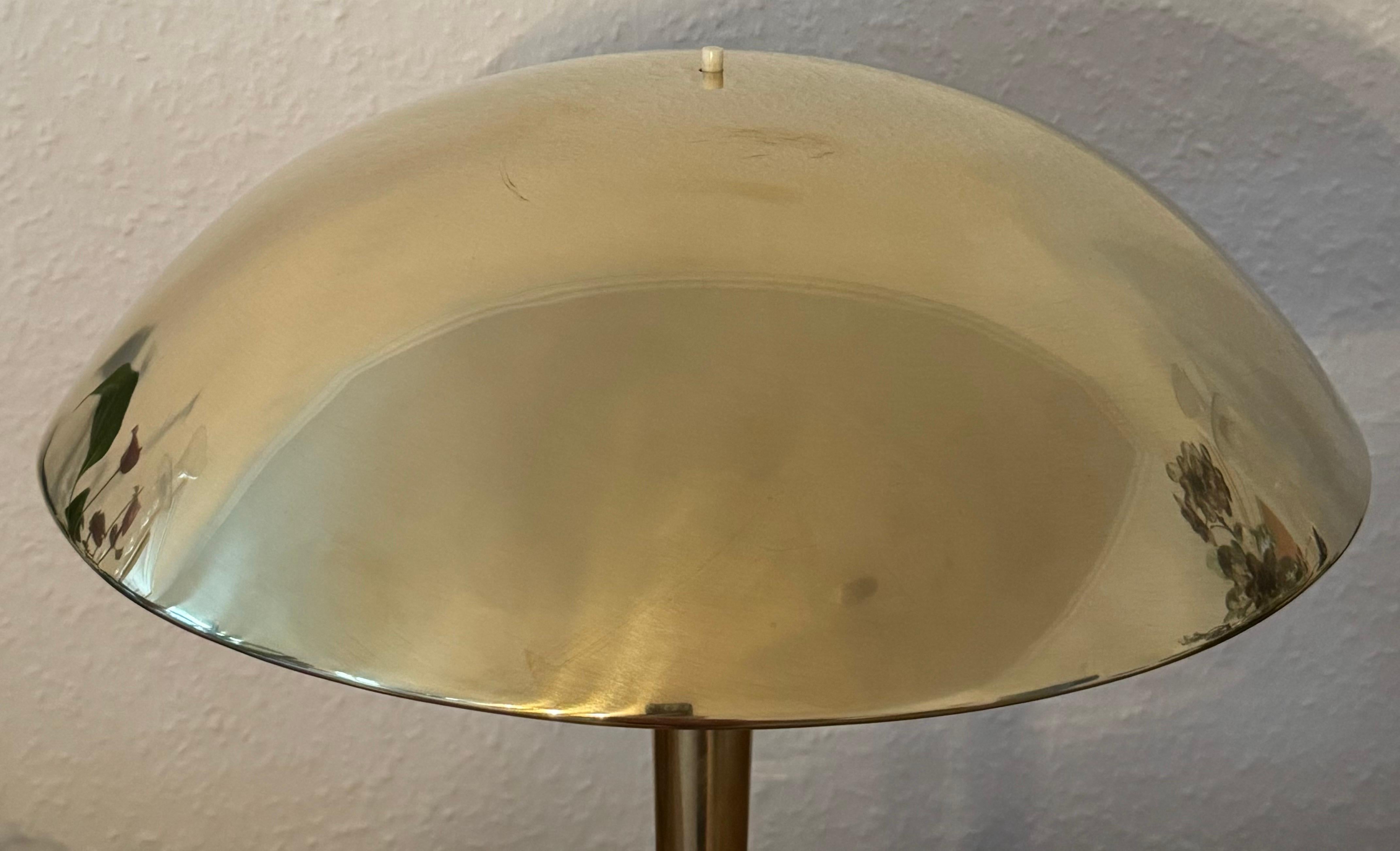 Polished Rare Brass Table Lamp Mod. 5061 by Paavo Tynell for Taito, Finland, ca. 1940s For Sale