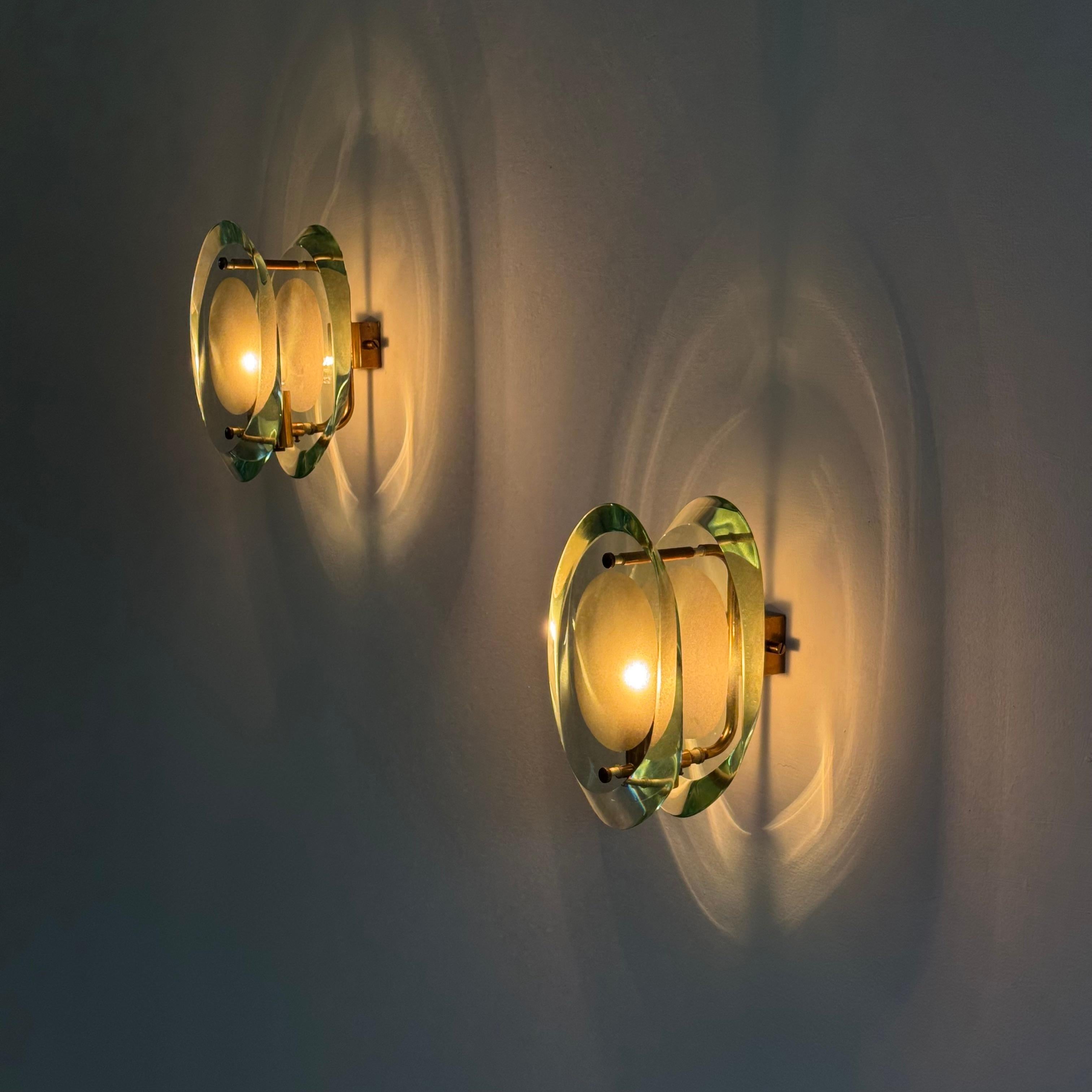 Rara versión de latón Modelo 2093 Apliques de Max Ingrand para Fontana Arte, años 60 en venta 2