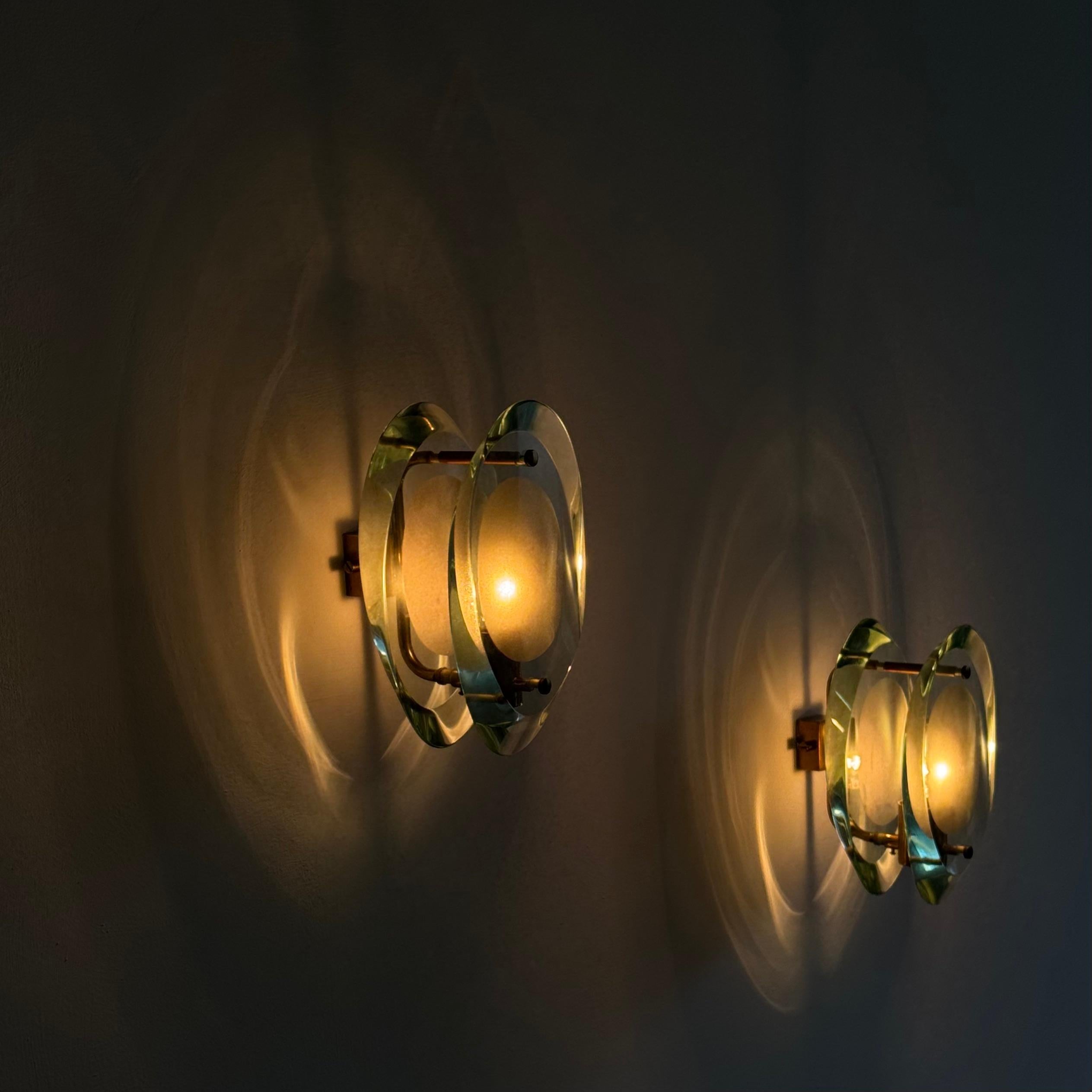 Rara versión de latón Modelo 2093 Apliques de Max Ingrand para Fontana Arte, años 60 en venta 3