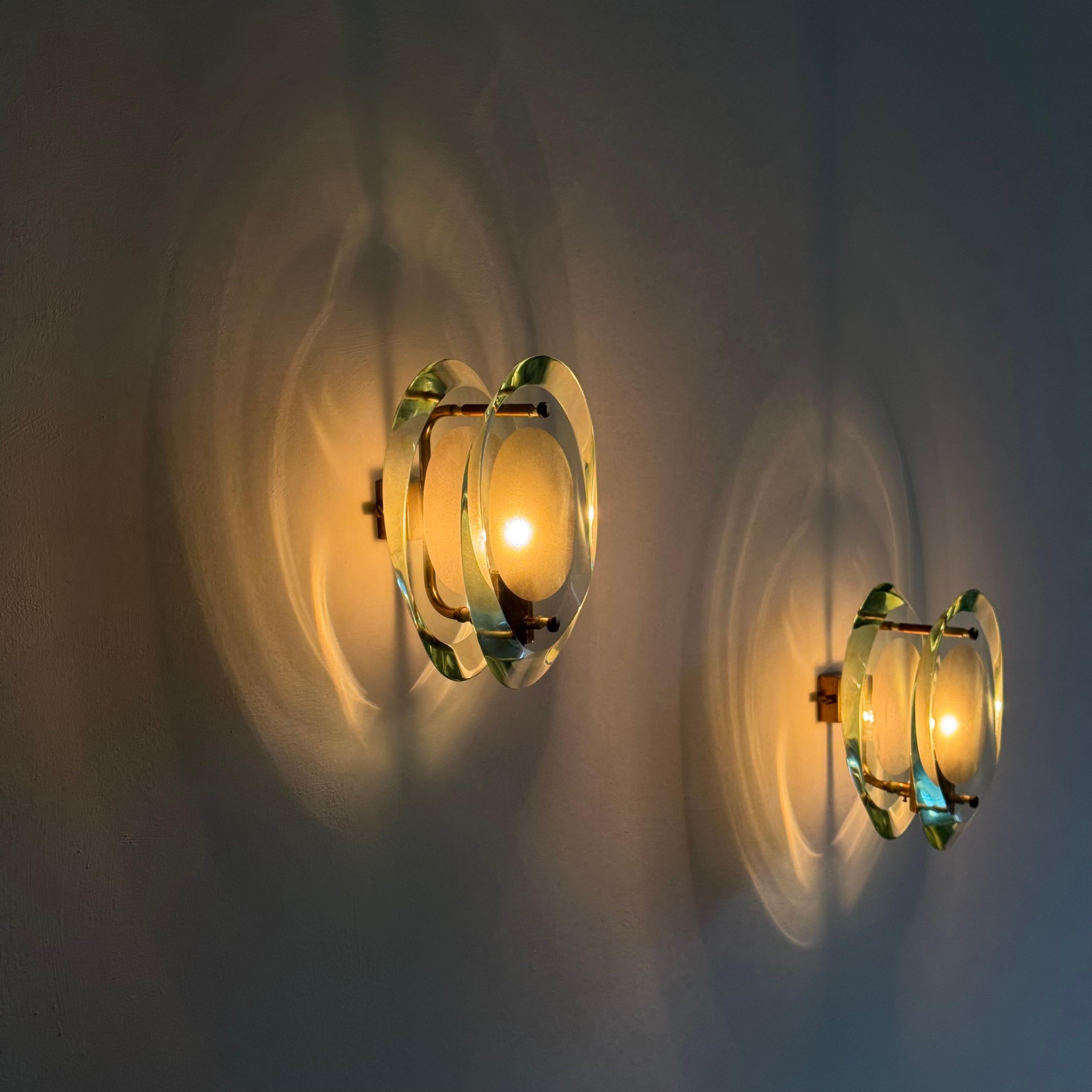 Rara versión de latón Modelo 2093 Apliques de Max Ingrand para Fontana Arte, años 60 en venta 1