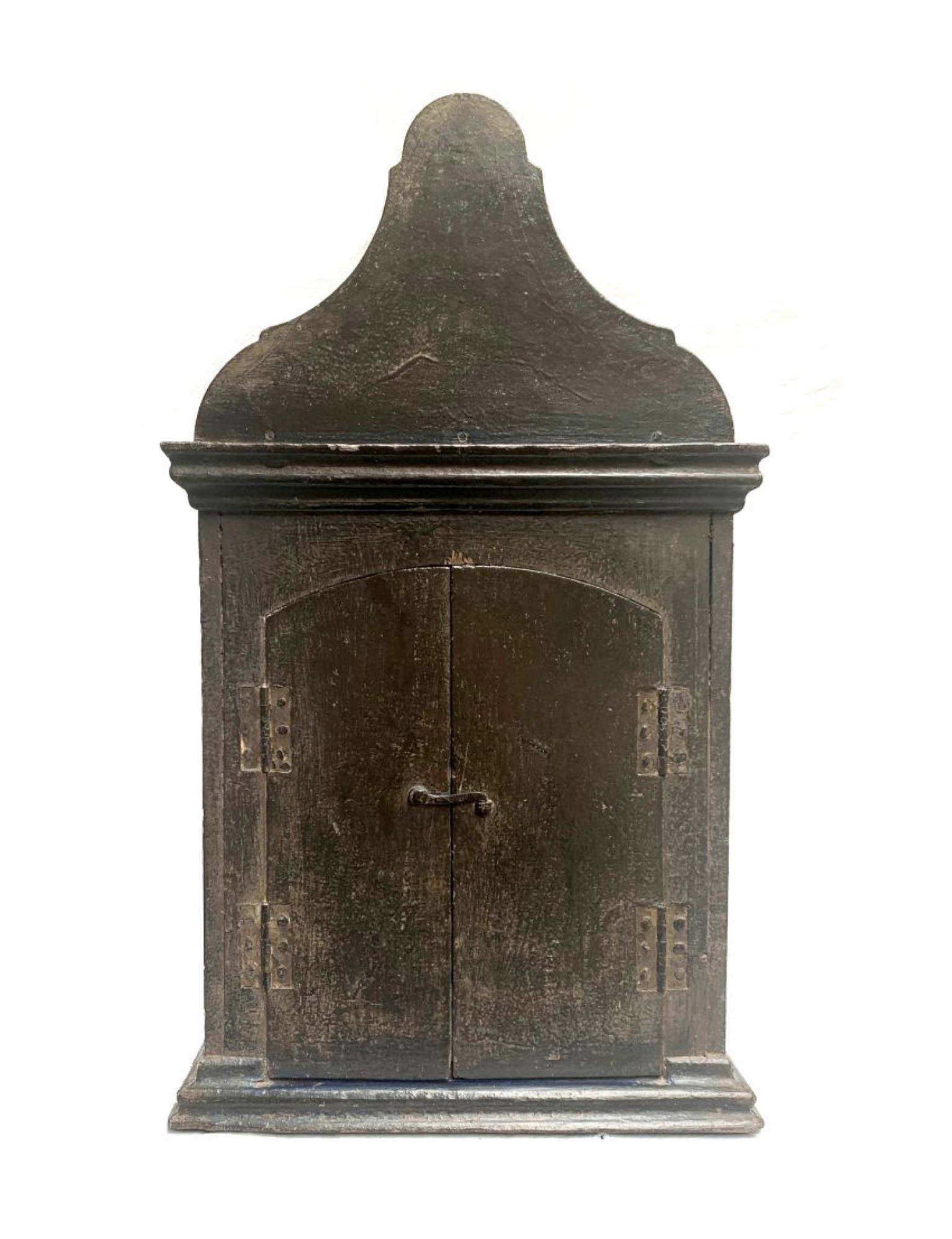 18th-Century Brazilian Devotional Shrine from Minas Gerais
A rare and historically significant 18th-century Brazilian devotional shrine from Minas Gerais, an exceptional piece of colonial religious art. Crafted in wood with its original aged patina,