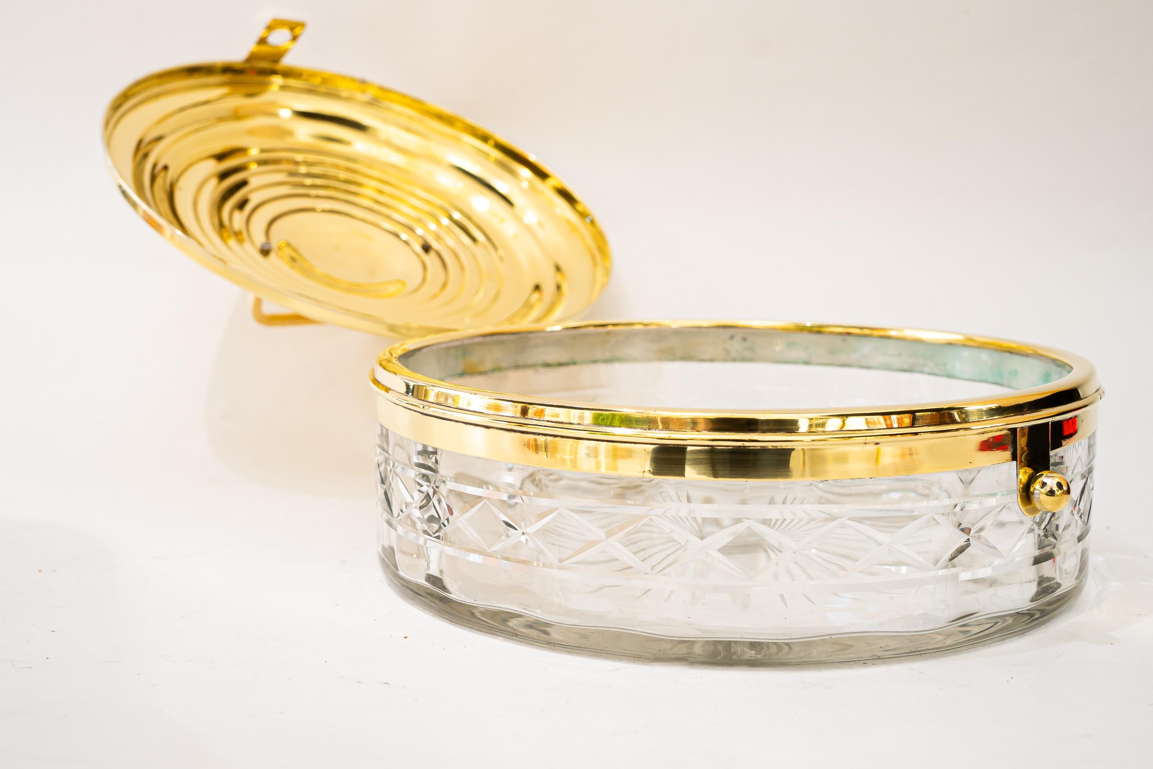 Rara Panera con cristal tallado Viena Alrededor, años 20 Pulido en venta