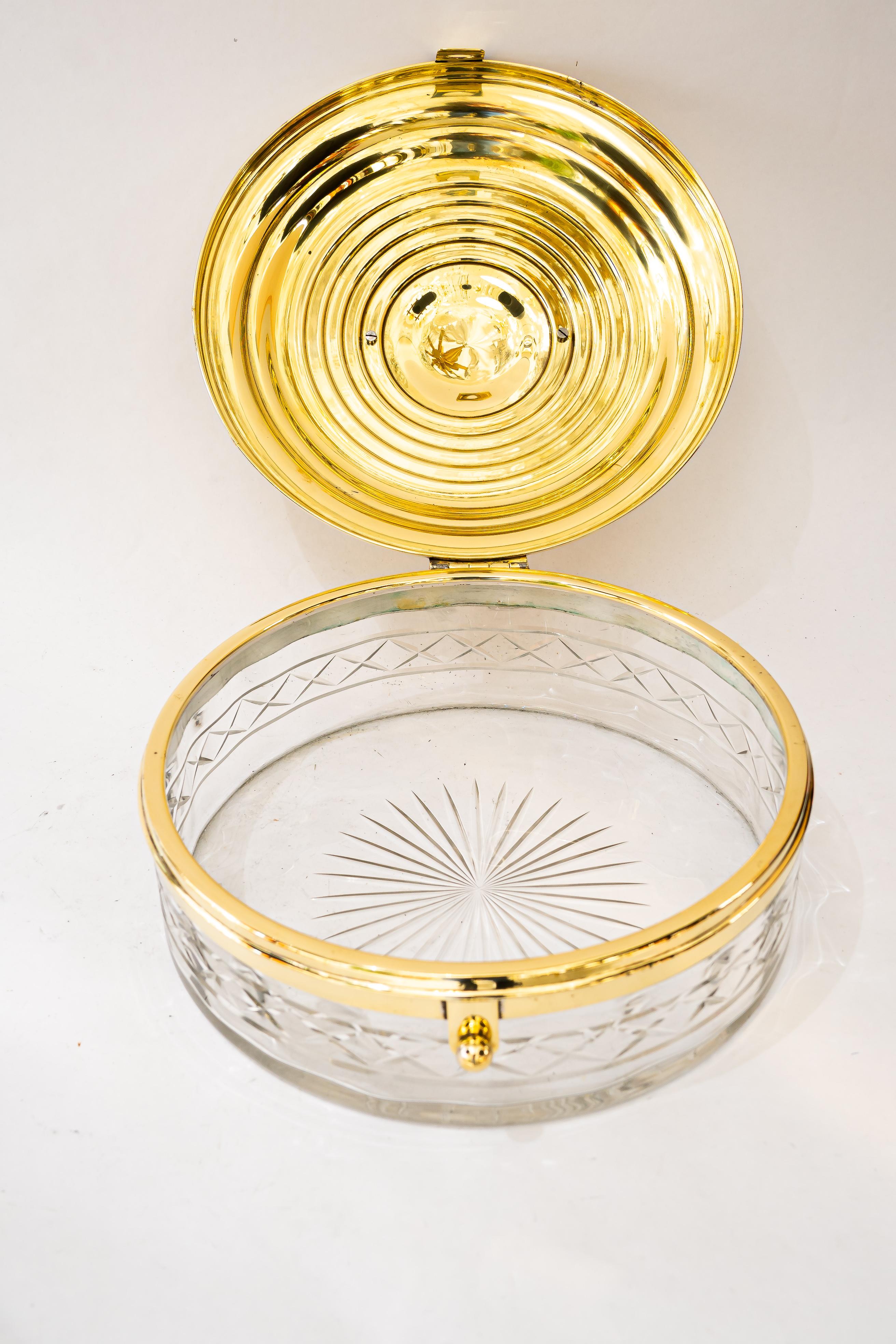 Rara Panera con cristal tallado Viena Alrededor, años 20 en Bueno estado para la venta en Wien, AT
