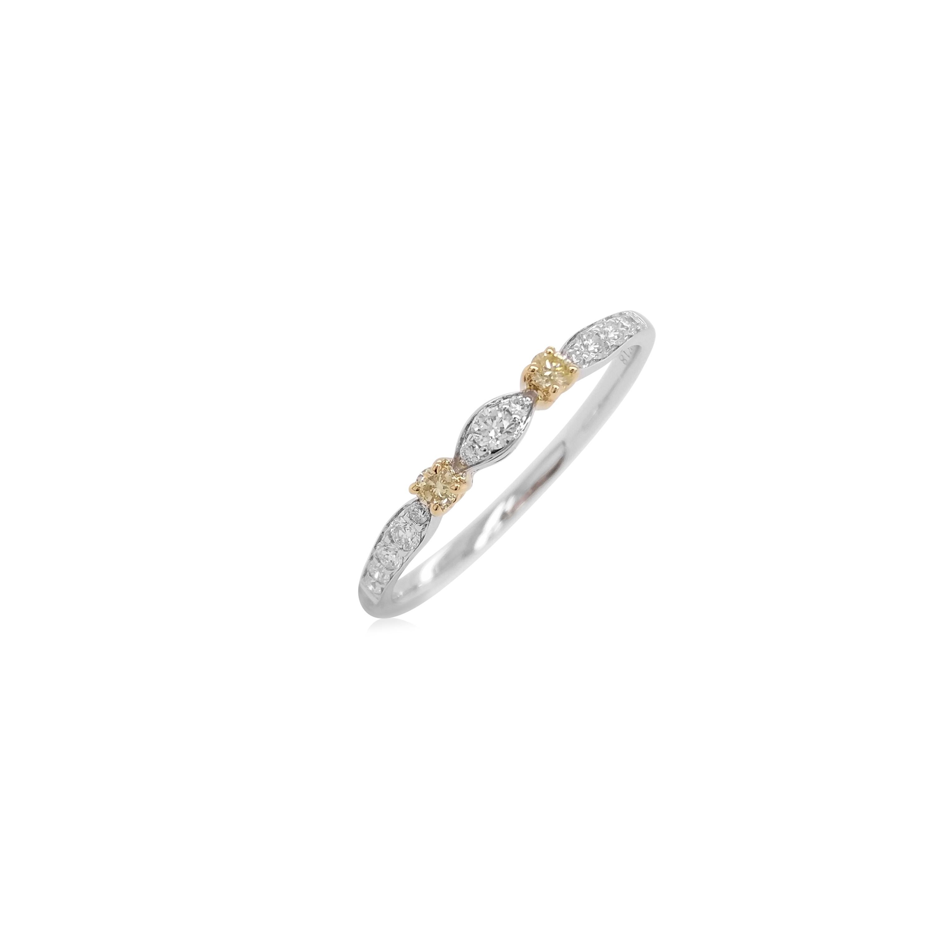 Round Cut Rare Brilliant-Cut Yellow Diamond and White diamond Band Ring made in 18K Gold For Sale