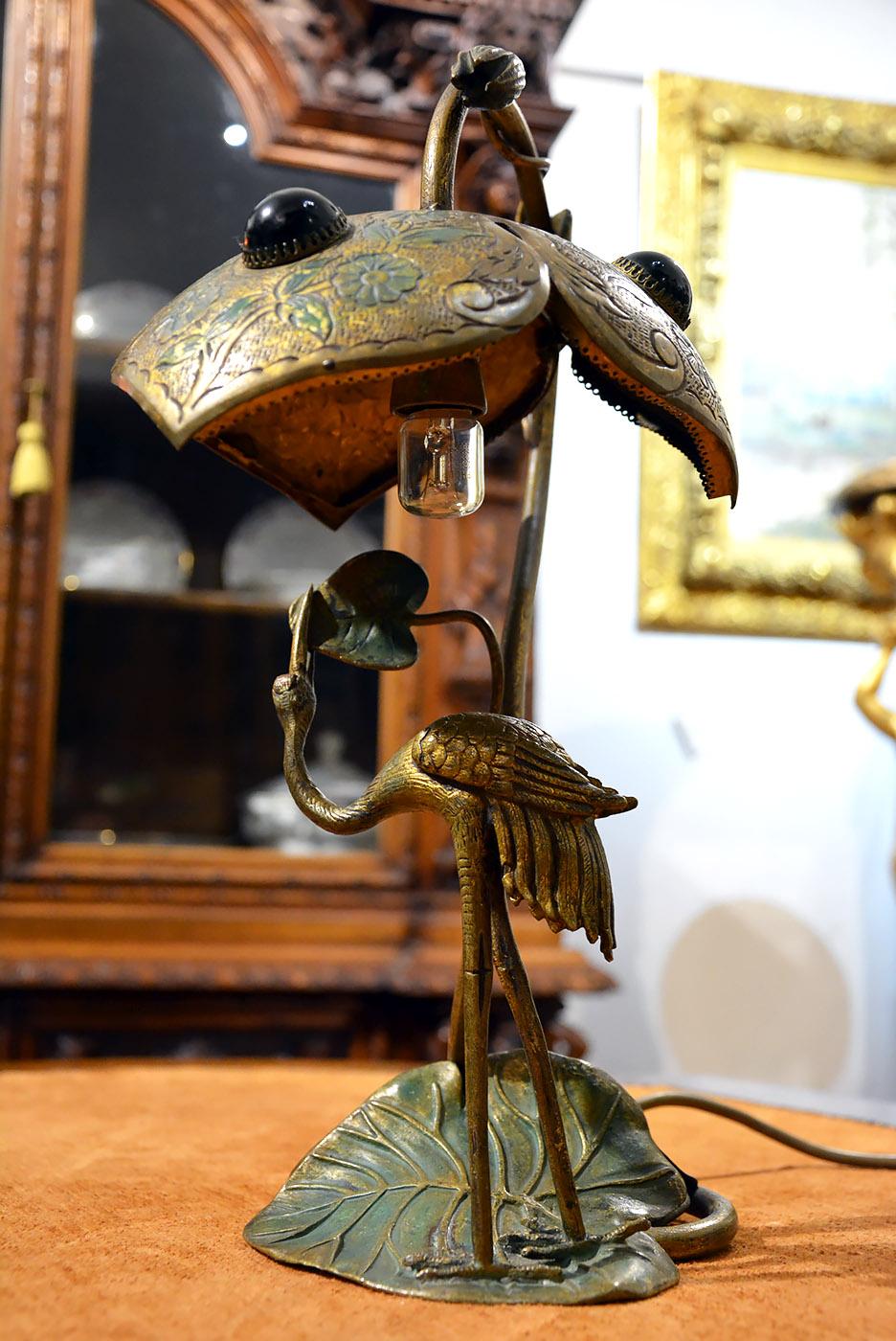Rare bronze figural Art Nouveau lamp, circa  1900

 A unique figural Art Nouveau lamp made of bronze. Dated circa 1900.

Placed on a leaf-shaped base and the figure of an ibis bird with a leaf in its beak!

The lamp base is S-shaped. Decorated
