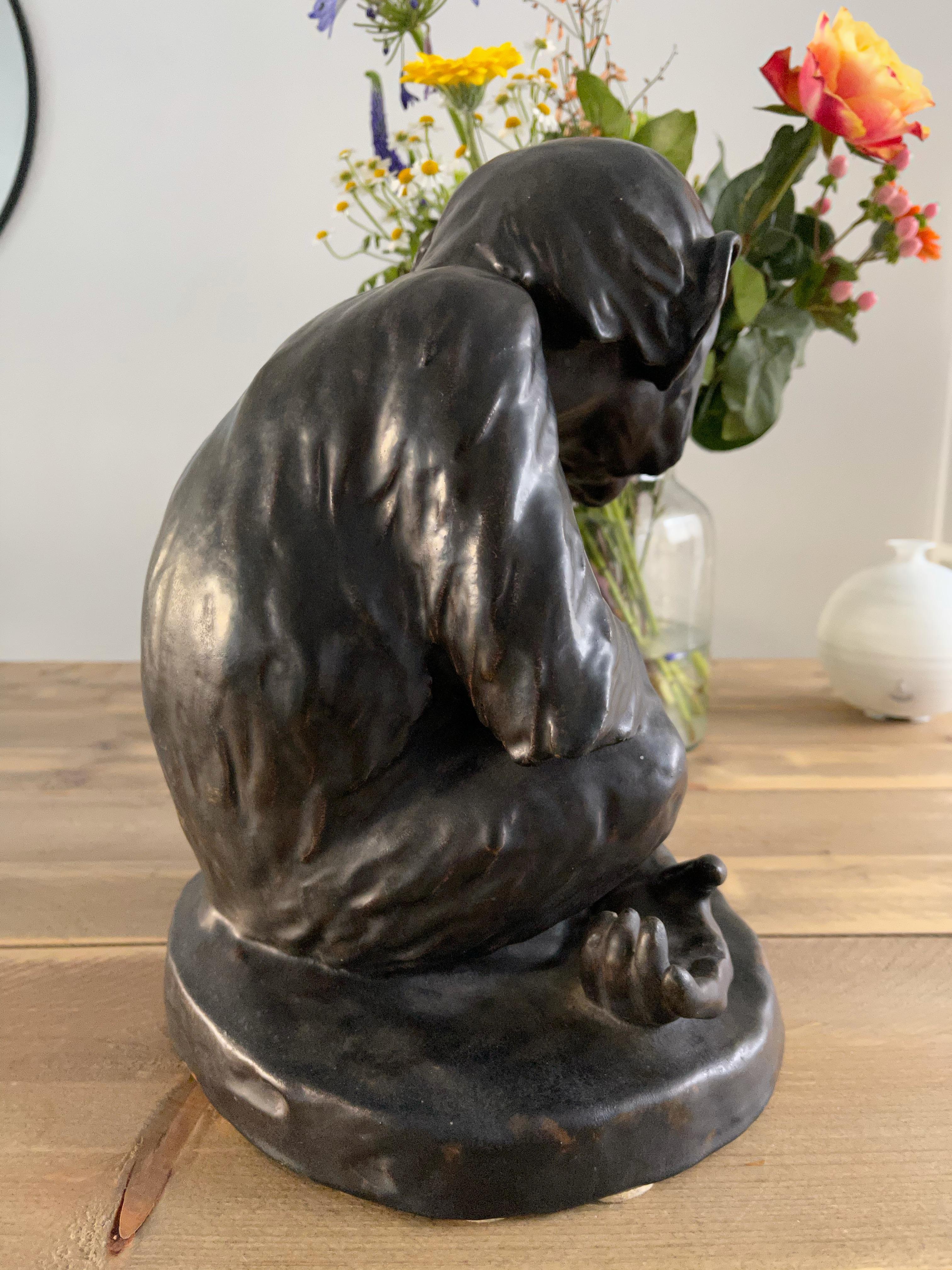 Seltene glasierte Terrakotta-Chimpanzee-Skulptur aus Bronze von Johannes Robert Korn, 1895 im Angebot 3