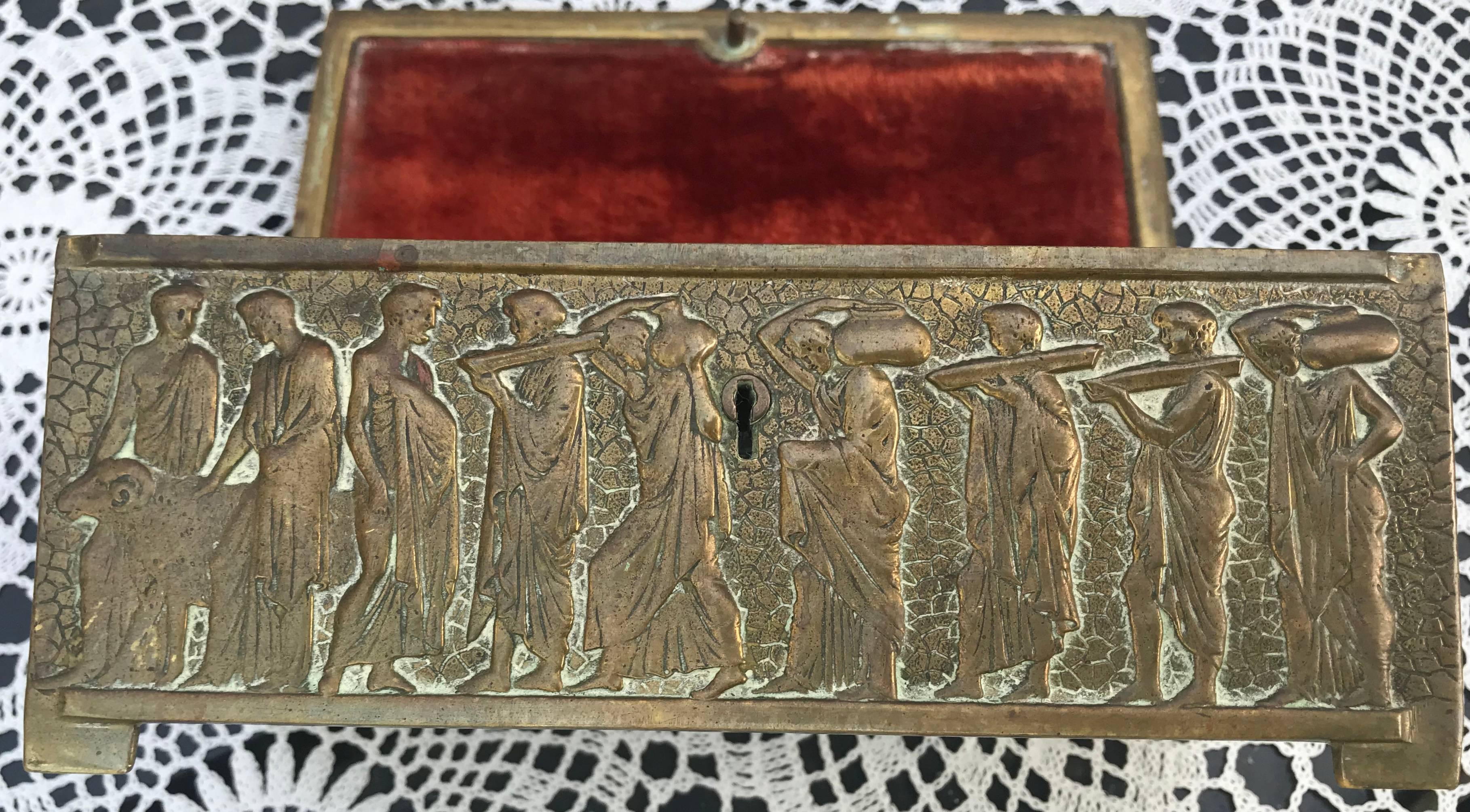 Raro cofre / caja escultórica de bronce con escenas históricas del Imperio Romano en venta 9