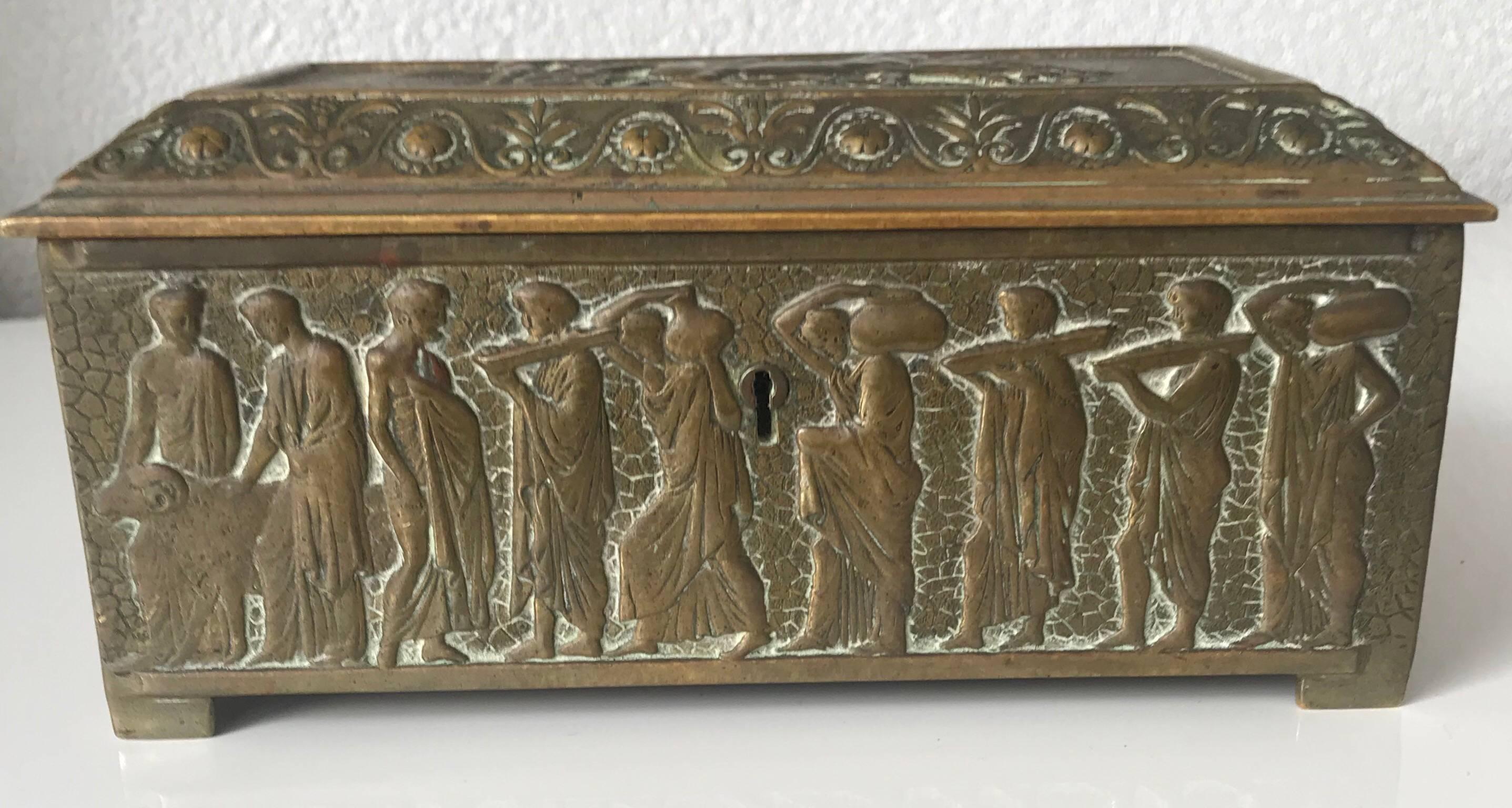 Good quality antique box with Roman scenes on all four sides and on top.

If you are a collector or enthousiast of anything to do with emperial Rome then this rare, meaningful and highly decorative bronze box could be perfect for you. The beautiful